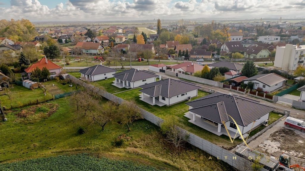 Kvetoslavov, okr. DS – na predaj samostatná NOVOSTAVBA 4 izbového, tehlového RD – bungalov v súkromnej ulici, len 15 min. od Bratislavy