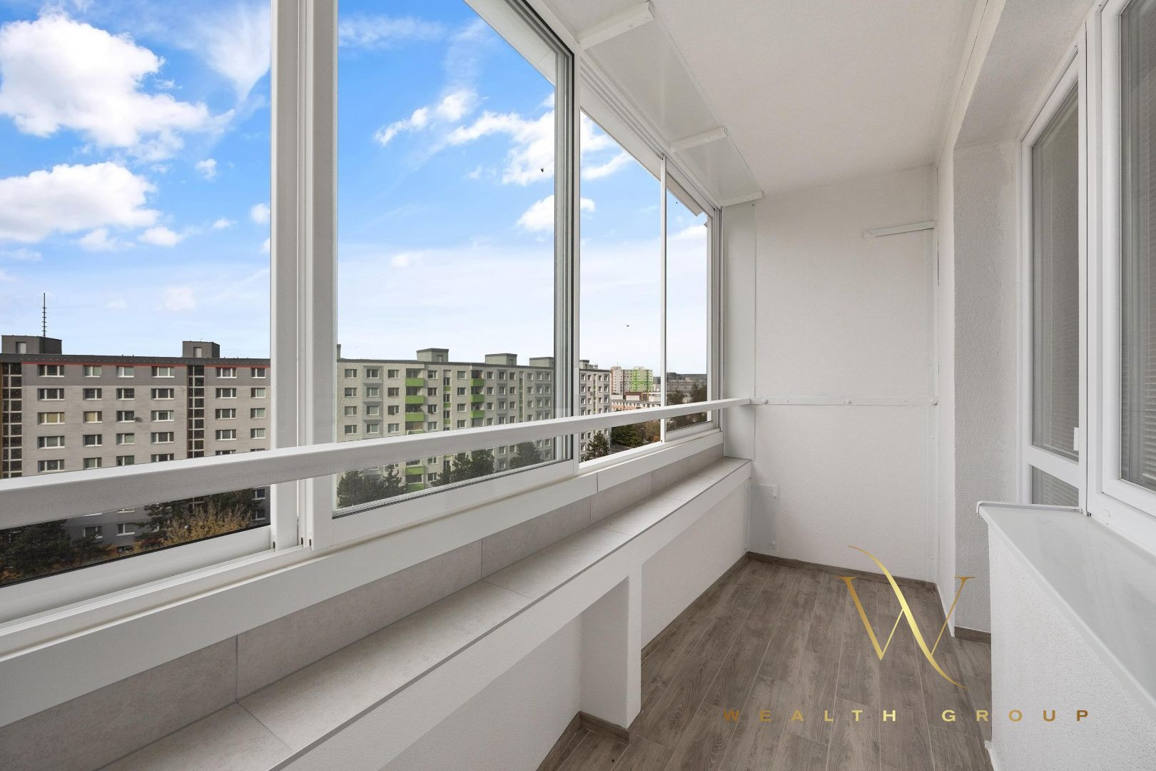 Priestranný veľkometrážny 3-izbový byt po kompletnej rekonštrukcii na predaj, Vigľašská ulica-Petržalka