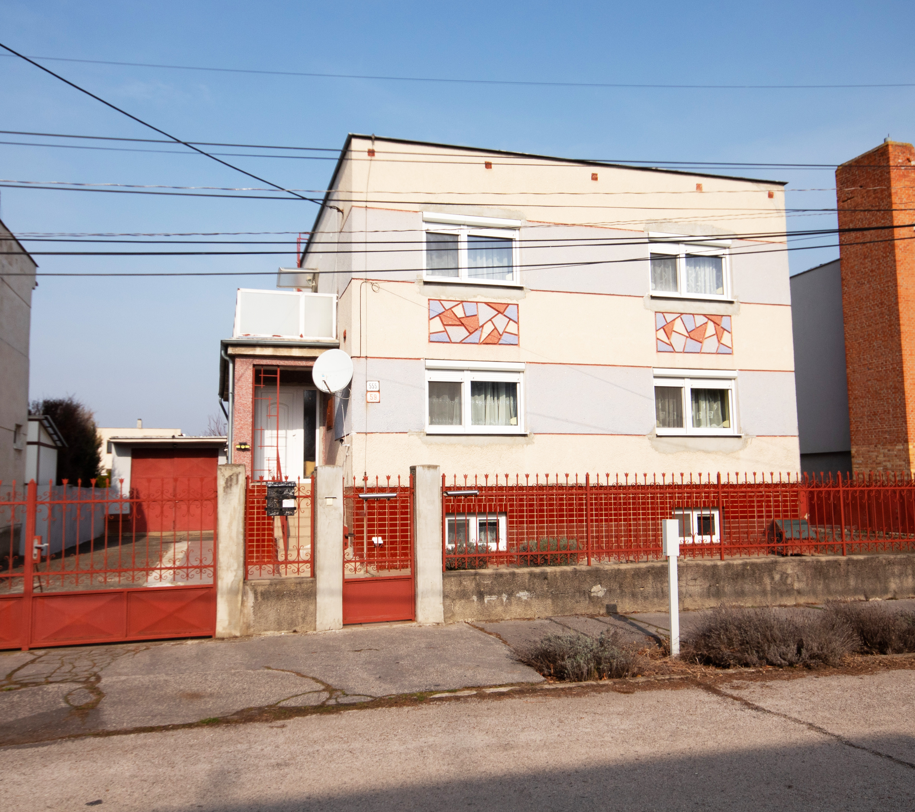 Galanta – NA PREDAJ veľký, trojpodlažný 7 izbový rodinný dom