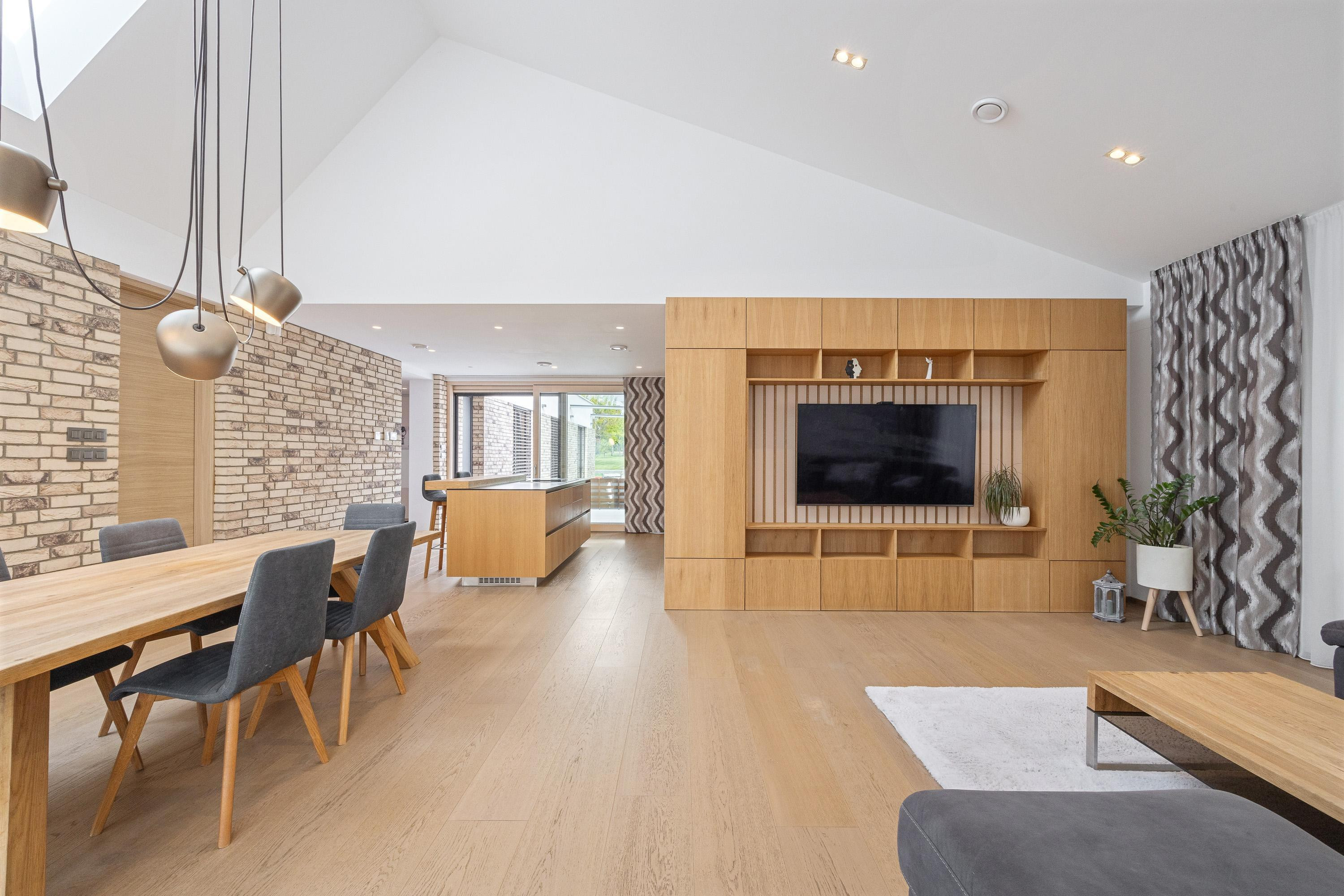 Luxusný 5-izbový rodinný dom s pozemkom o výmere 1560 m² na predaj, Trnava-Modranka