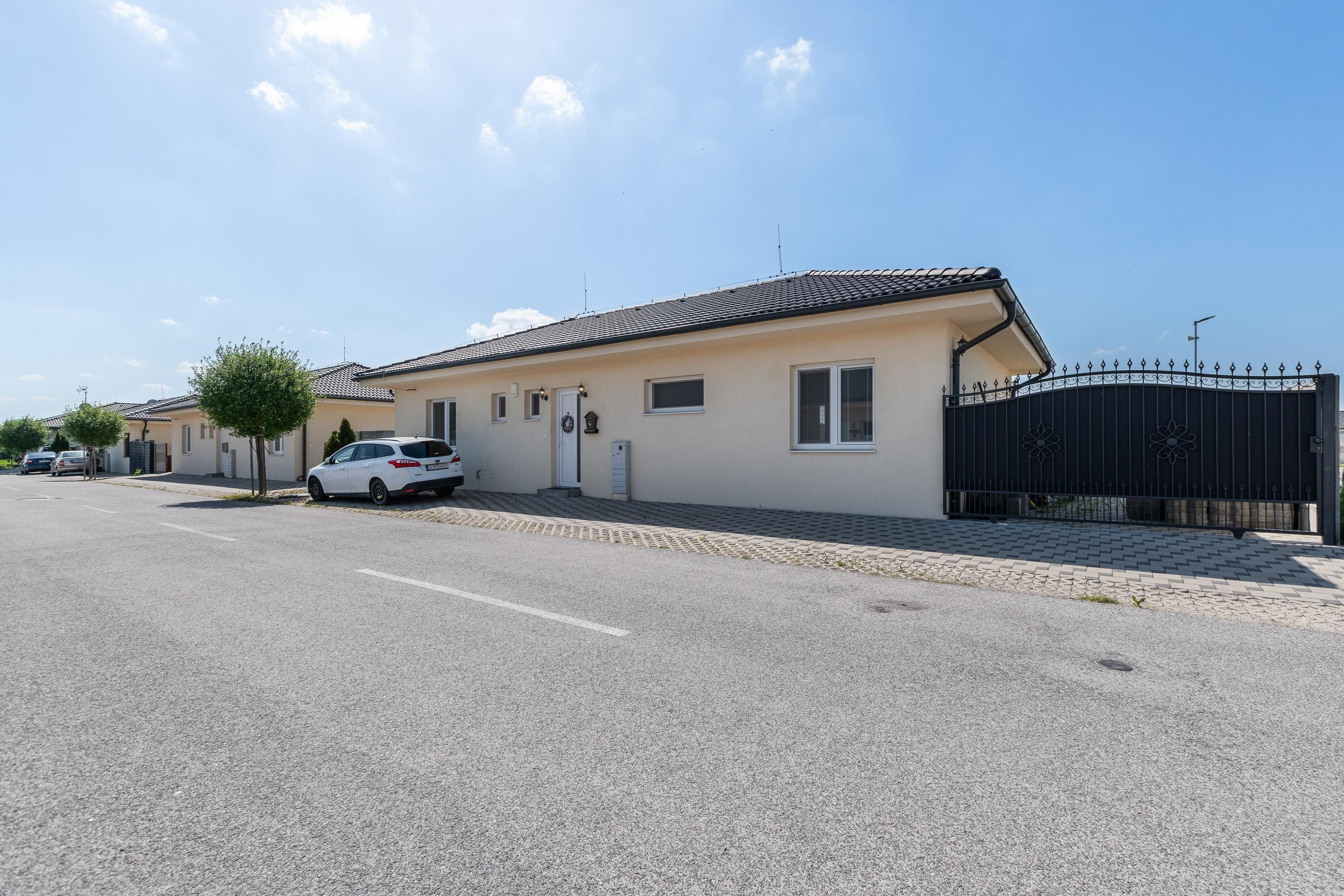 REZERVOVANÉ! Jelka, okr. Galanta - NA PREDAJ novostavba samostatného, tehlového RD v slepej ulici