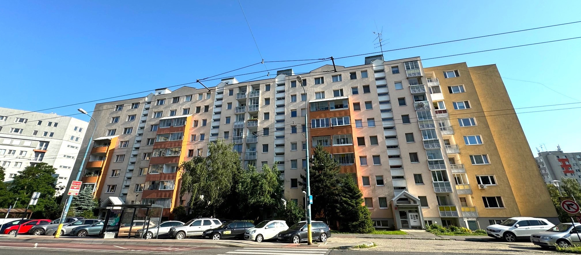 REZERVOVANÉ! Na PREDAJ 3-izbový byt v pôvodnom stave, 70,21 m2, Majerníkova, Karlova Ves časť Dlhé diely, Bratislava