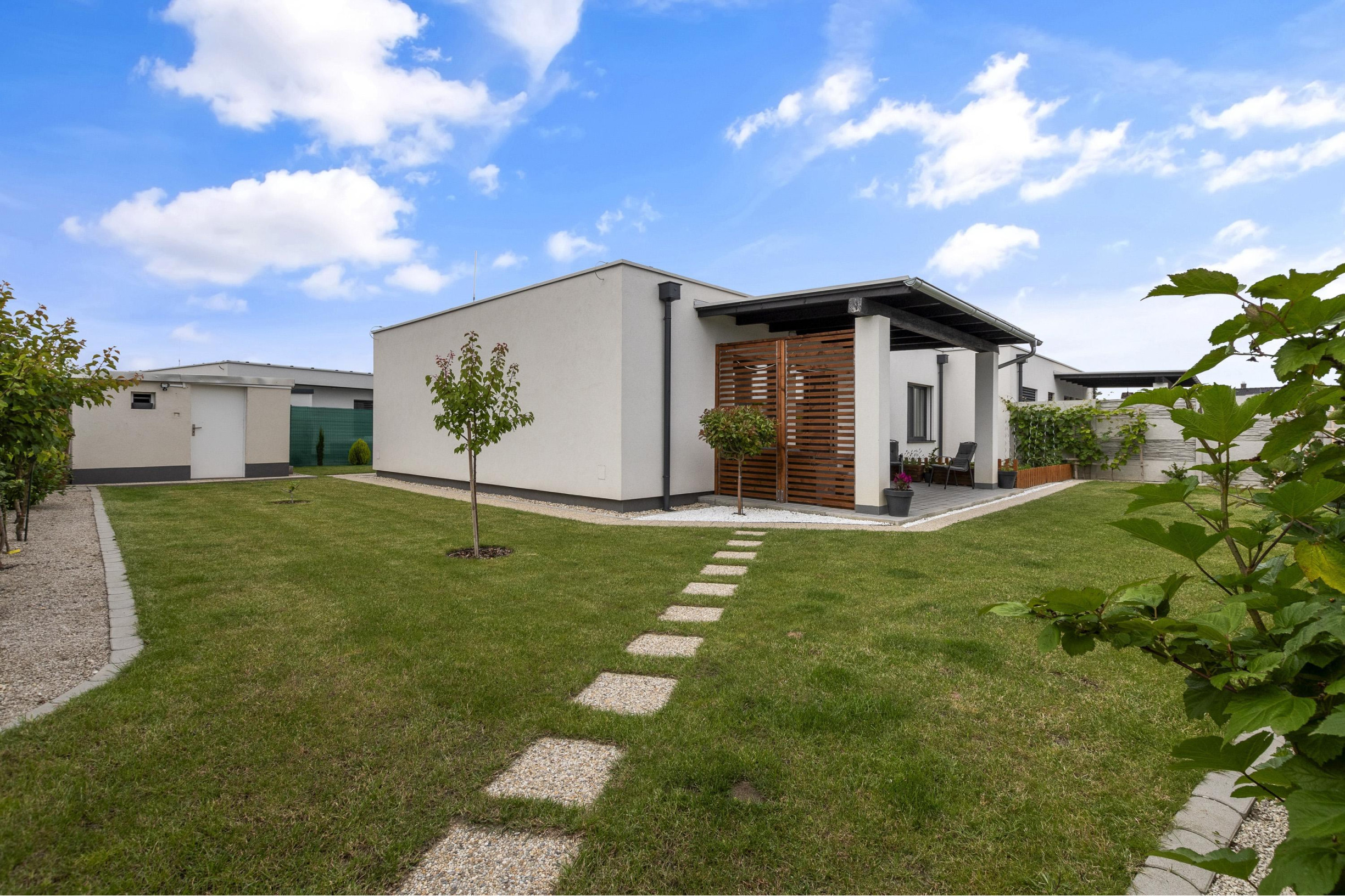 Krásny 4-izbový rodinný dom na predaj, Slovenský Grob časť Malý Raj