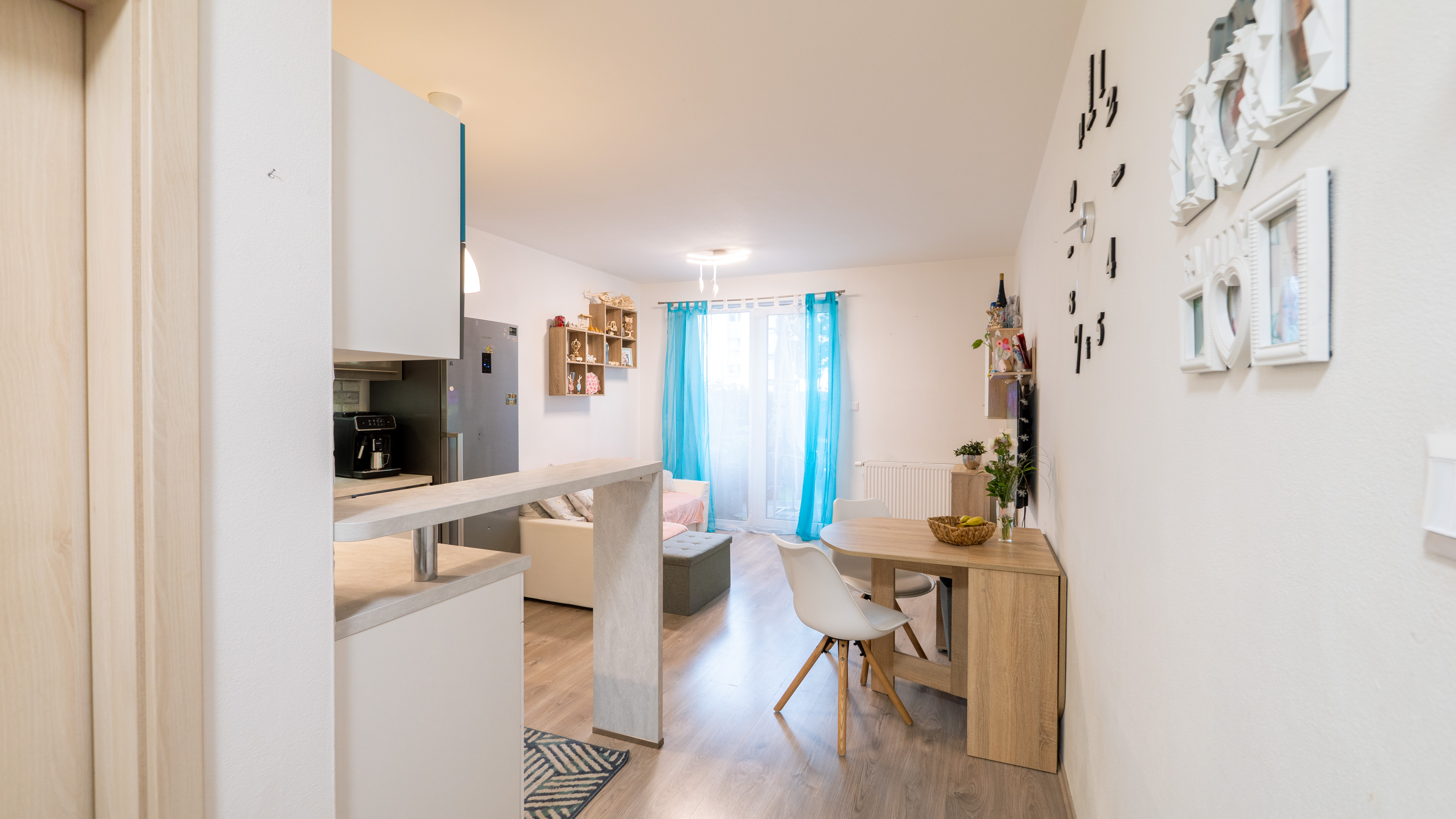 REZERVOVANÉ! Na  PREDAJ 2 izbový byt s predzáhradkou a balkónom, garážovým státím v novostavbe TAMMI, Pri Hrubej lúke, Dúbravka, Bratislava