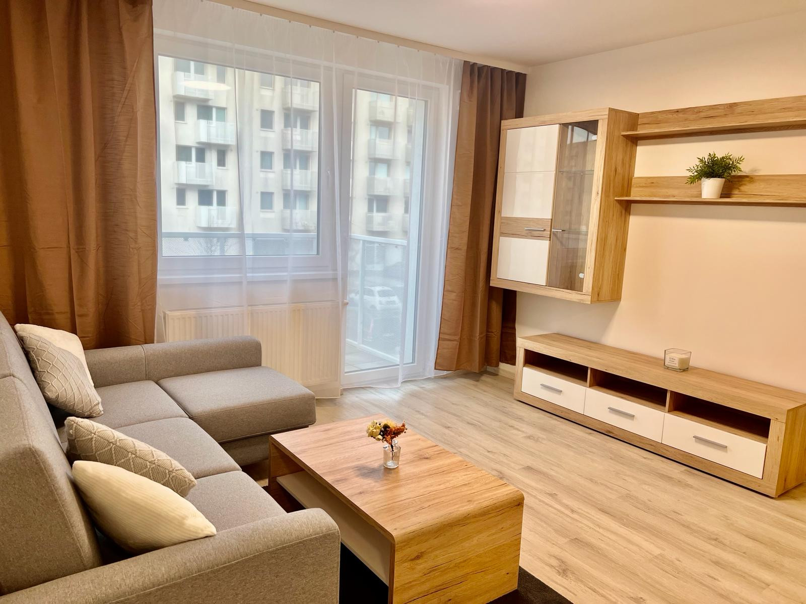 Na prenájom  2 izbový byt v Novostavbe Ovocné Sady s parkovaním