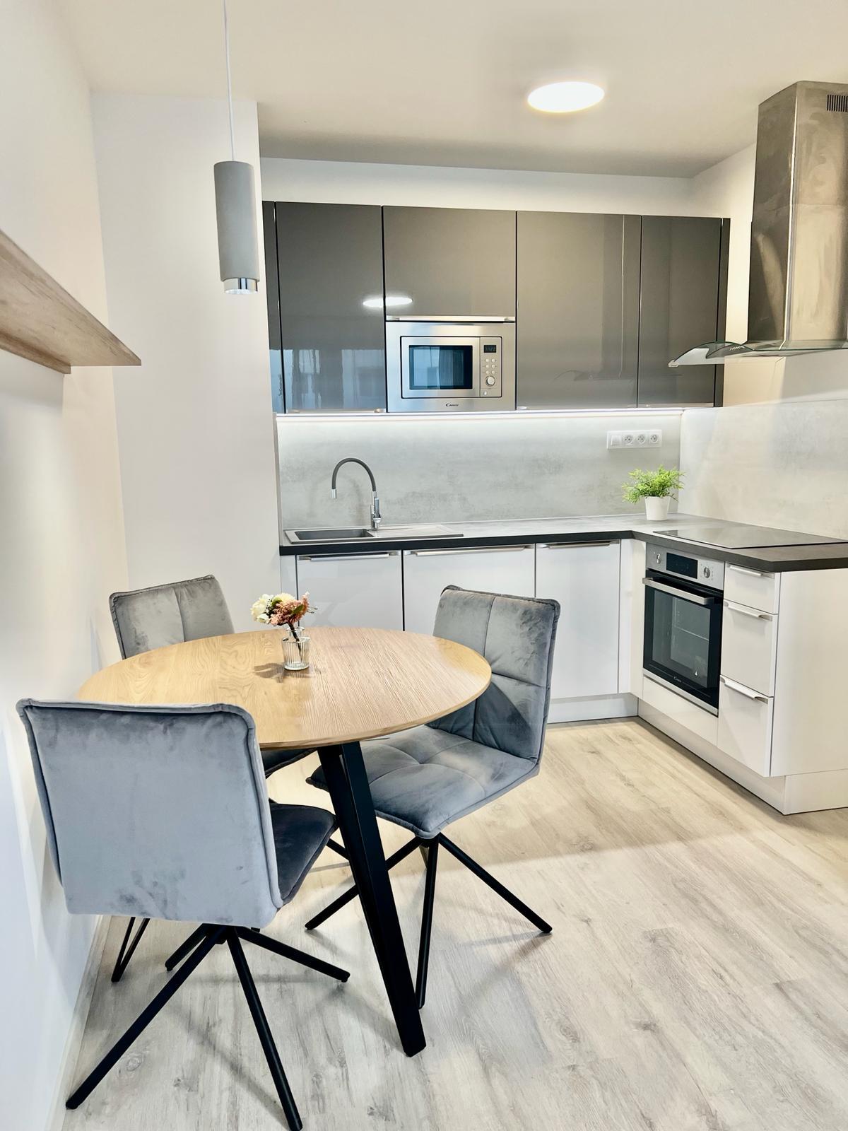 PRENAJATÝ Nový 2 izbový byt v Novostavbe Ovocné Sady s parkovaním