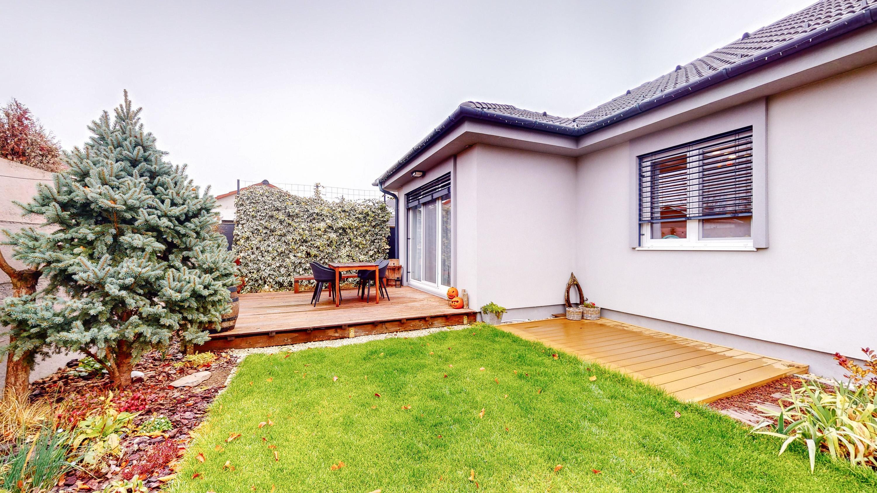 4. Izbový rodinný dom, obytná plocha 82 m2, pozemok 392 m2 ,Rajka