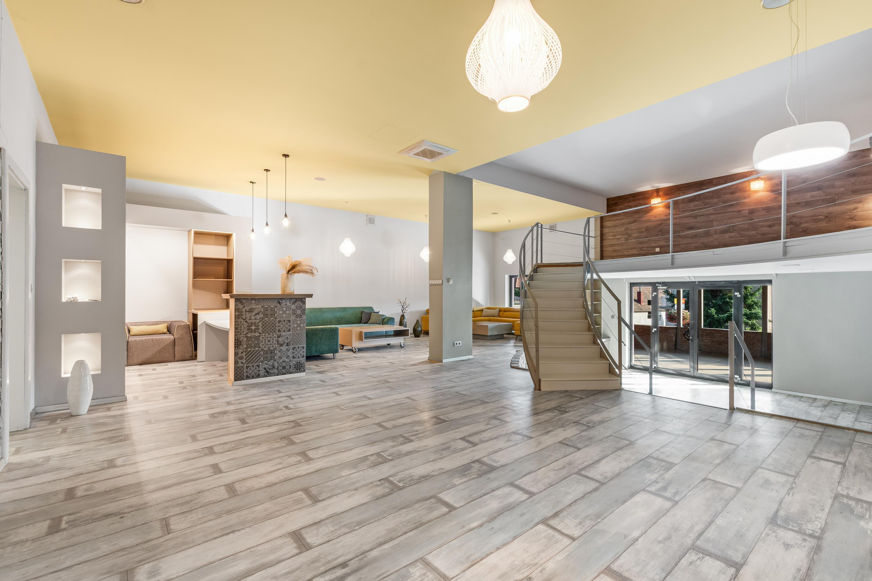 ZNÍŽENÁ CENA!!! SENEC – NA PREDAJ atraktívny, viacgeneračný 6 izbový rodinný dom s priestranným podnikateľským priestorom – polyfunkcia, v lukratívnej a vyhľadávanej časti mesta.