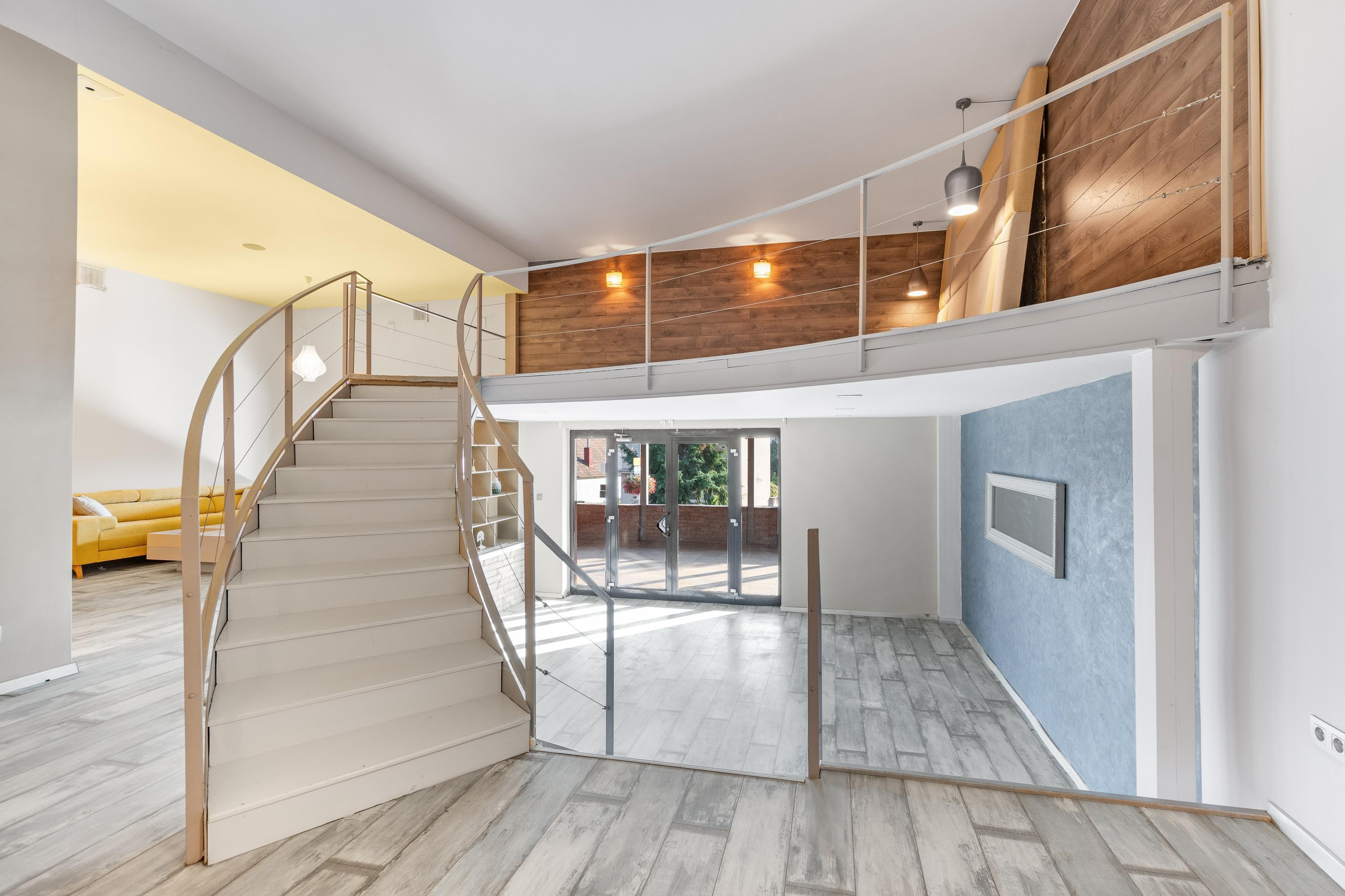 ZNÍŽENÁ CENA!!! SENEC – NA PREDAJ atraktívny, viacgeneračný 6 izbový rodinný dom s priestranným podnikateľským priestorom – polyfunkcia, v lukratívnej a vyhľadávanej časti mesta.