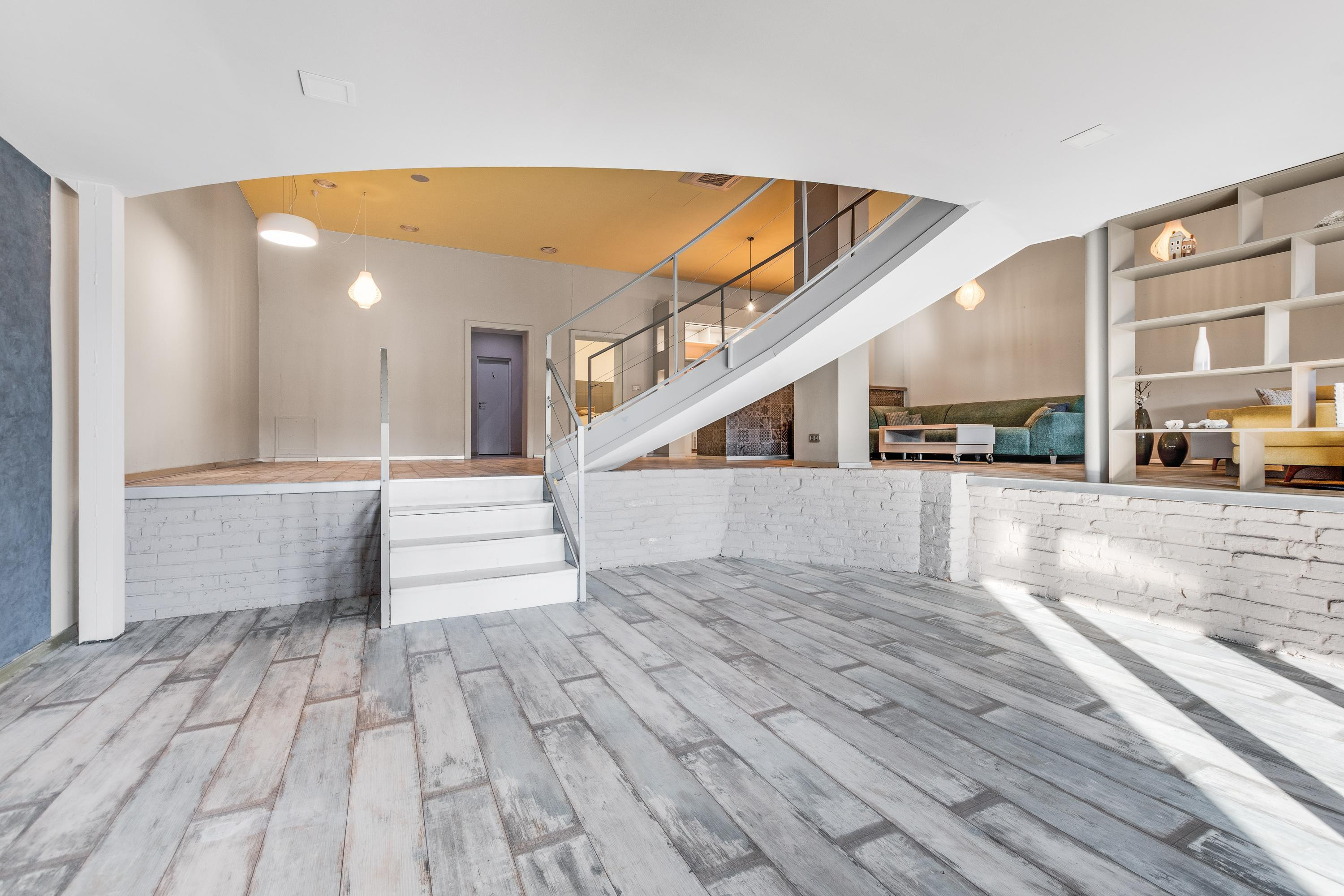 ZNÍŽENÁ CENA!!! SENEC – NA PREDAJ atraktívny, viacgeneračný 6 izbový rodinný dom s priestranným podnikateľským priestorom – polyfunkcia, v lukratívnej a vyhľadávanej časti mesta.