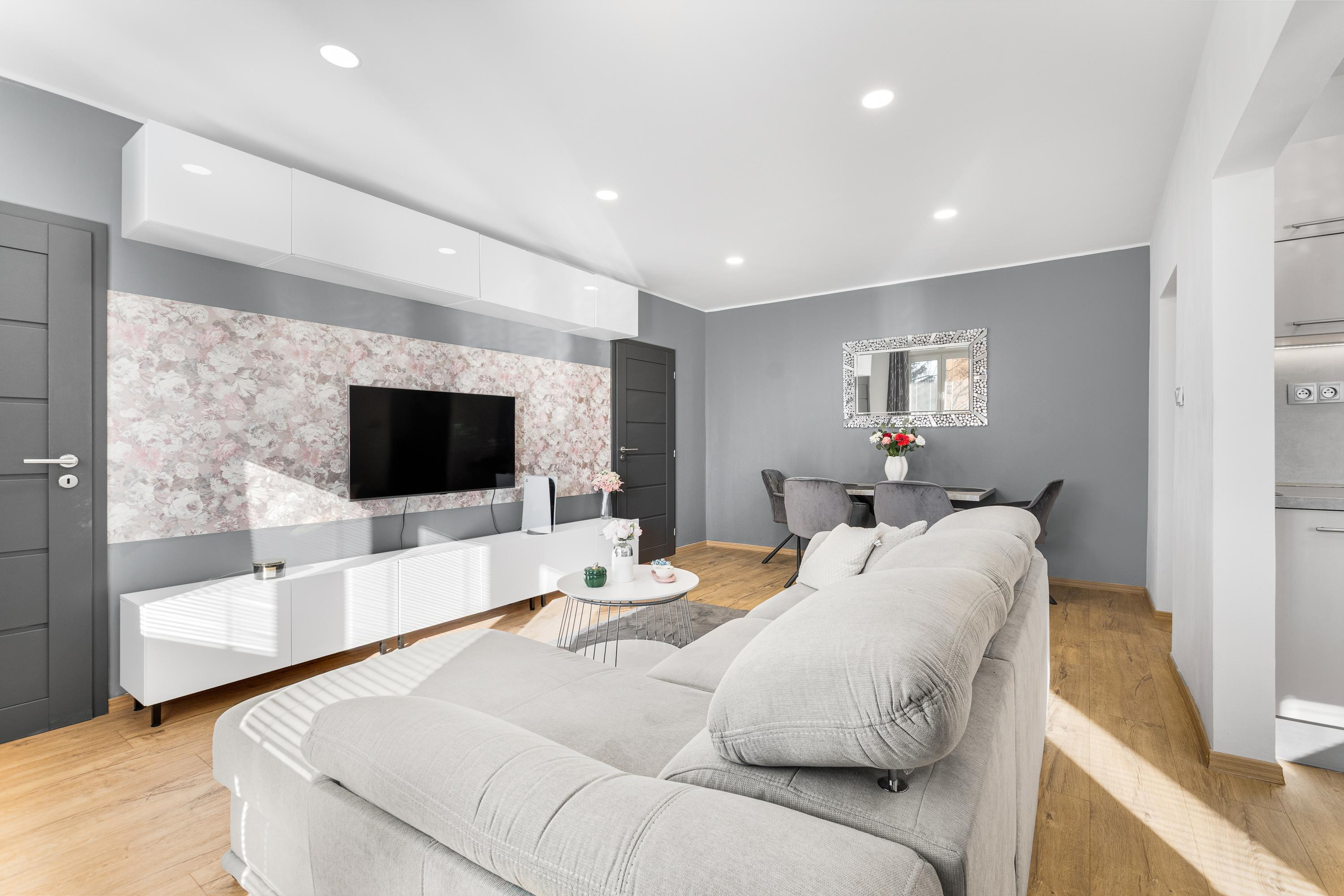 PREDAJ Moderného a priestranného 2,5 izbový bytu v srdci Ružinova