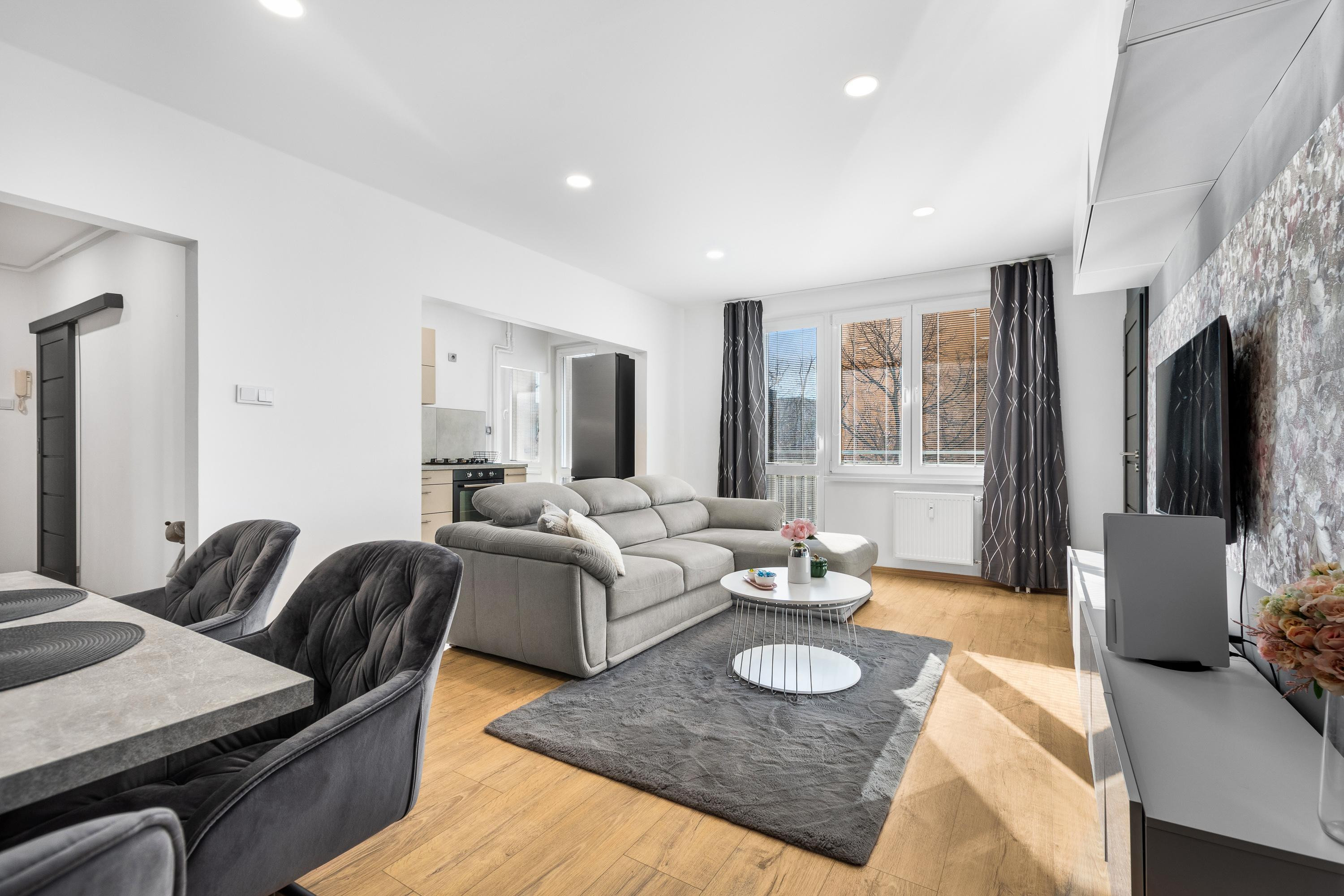 PREDAJ Moderného a priestranného 2,5 izbový bytu v srdci Ružinova