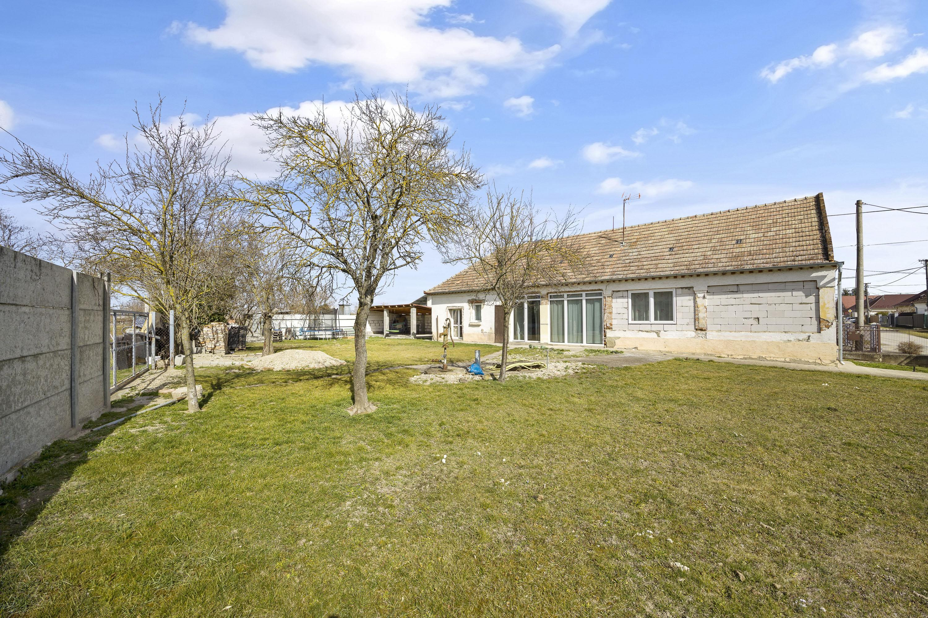 REZERVOVANÉ JELKA, okr. Galanta - NA PREDAJ samostatný rodinný dom s veľkou perspektívou