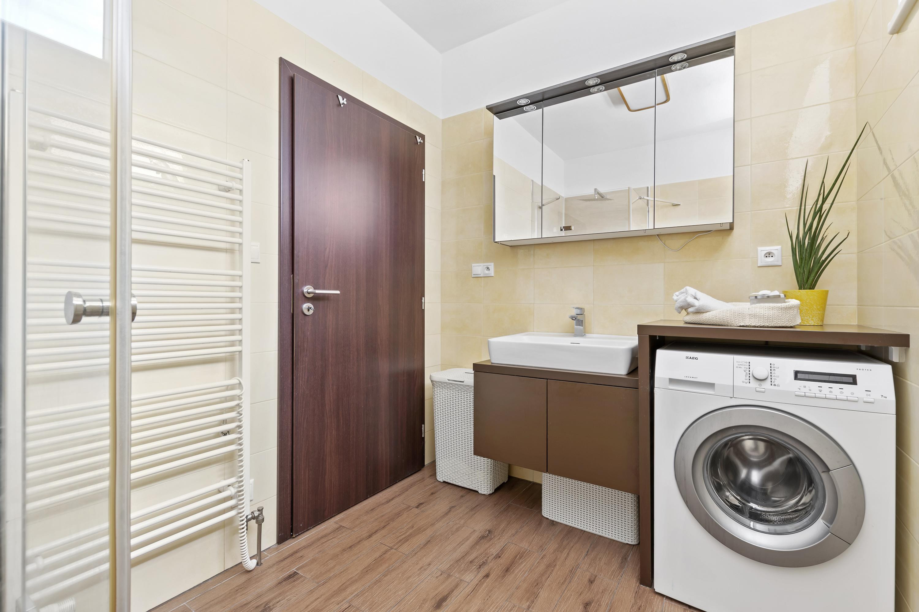 SENEC- NA PREDAJ 4.izb. RD, Slnečné jazerá JUH