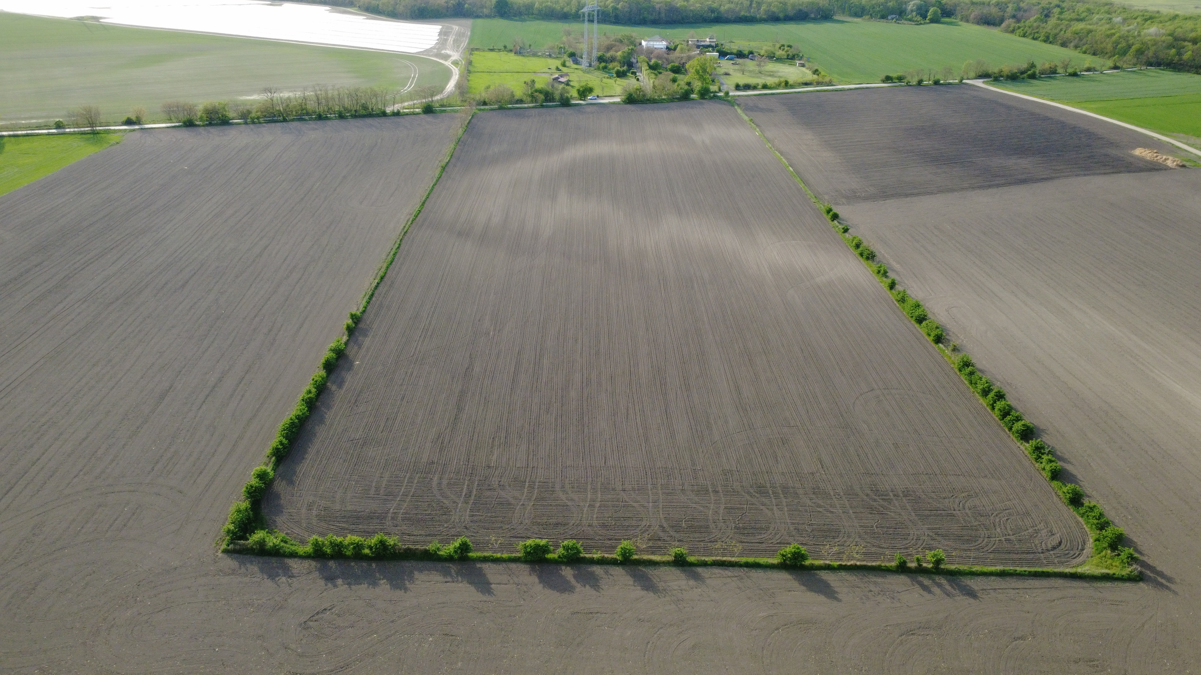 Rozľahlý pozemok na predaj v obci Kostolná pri Dunaji