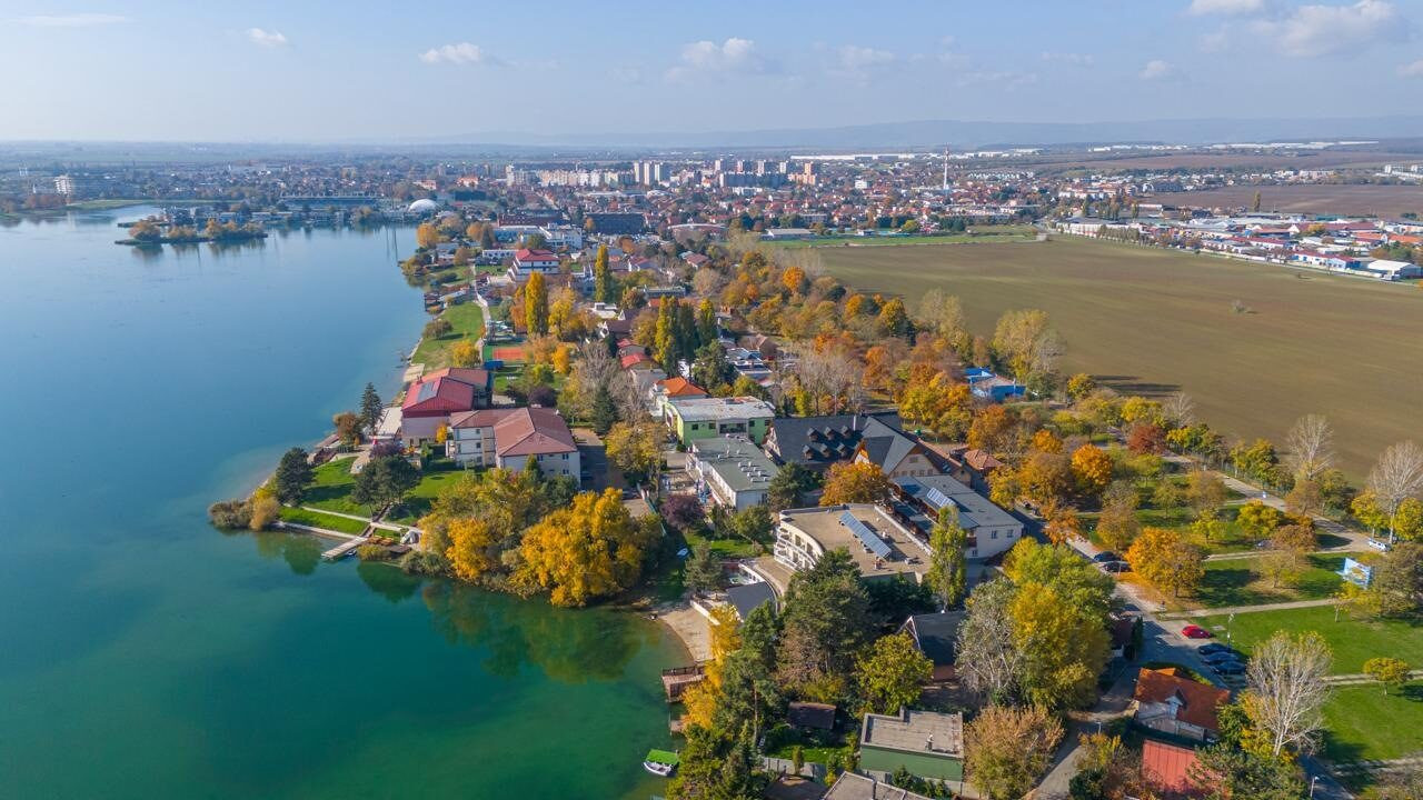 NA PREDAJ -EXLUZÍVNA INVESTIČNÁ PRÍLEŽITOSŤ V SRDCI  SLNEČNÝCH JAZIER