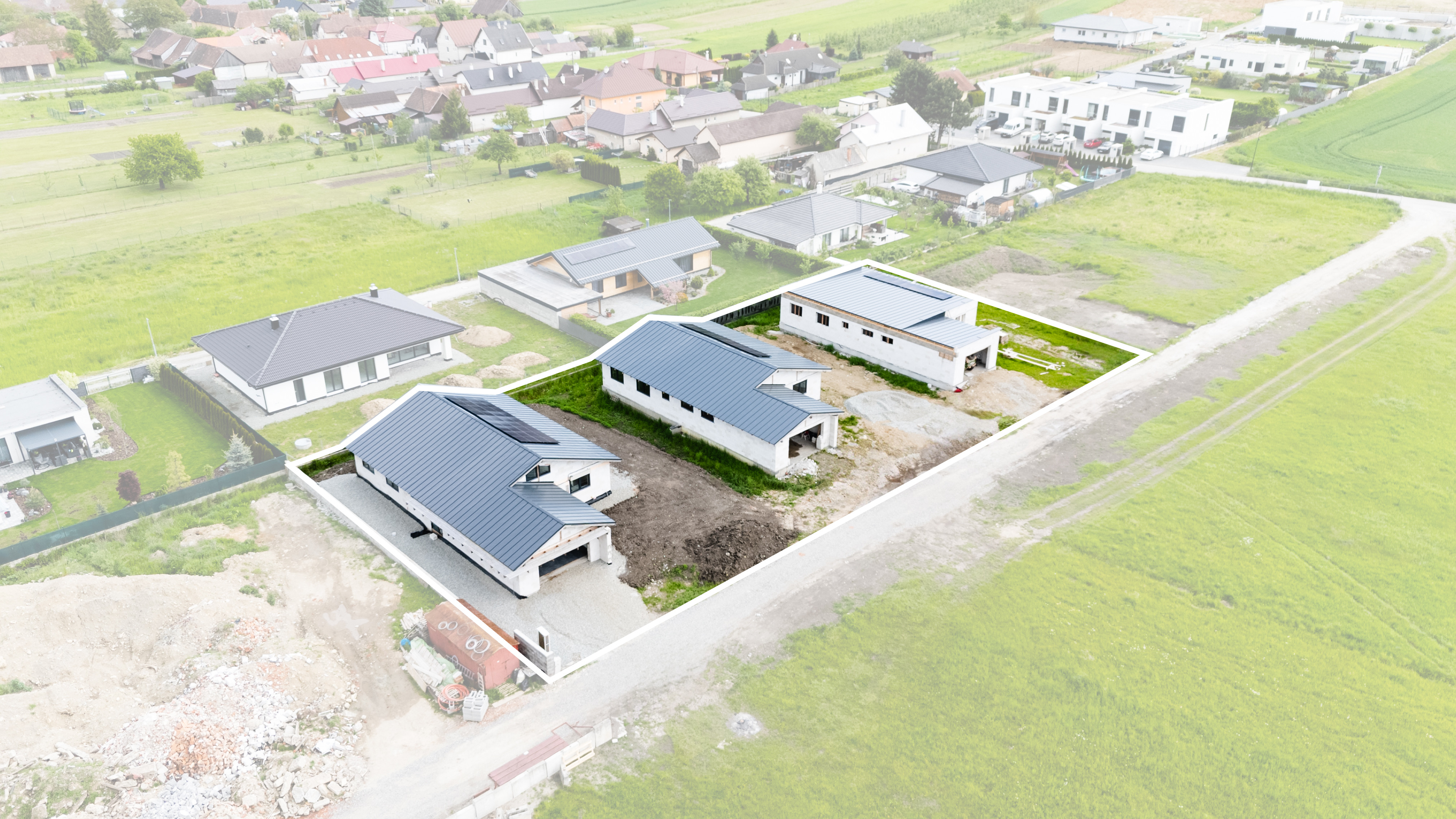 Na predaj 3 moderné nízkoenergetické rodinné domy v obci Valča