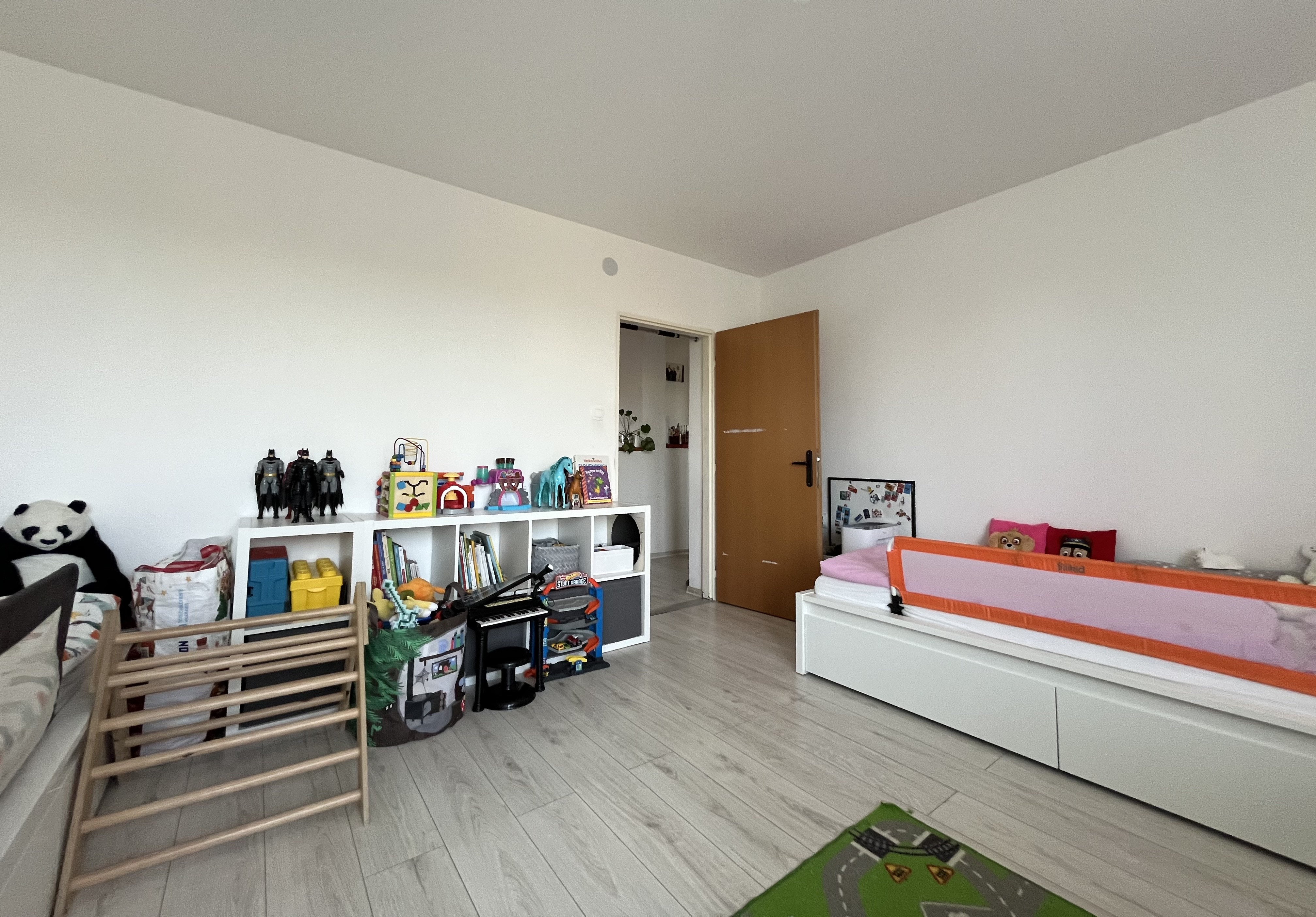 Wealth Group | Exkluzívne ponúka 3-izbový 71,2 m2 - tehlový byt s garážou, vlastnou záhradou - Šalgočka, okr.Galanta