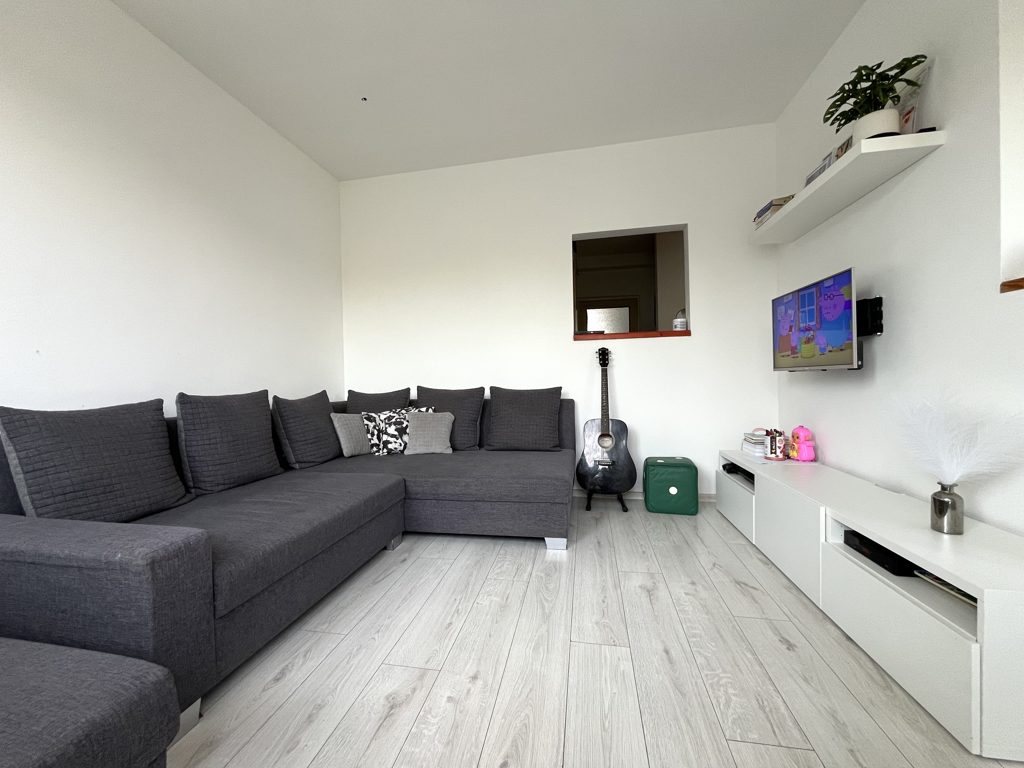 Wealth Group | Exkluzívne ponúka 3-izbový 71,2 m2 - tehlový byt s garážou, vlastnou záhradou - Šalgočka, okr.Galanta