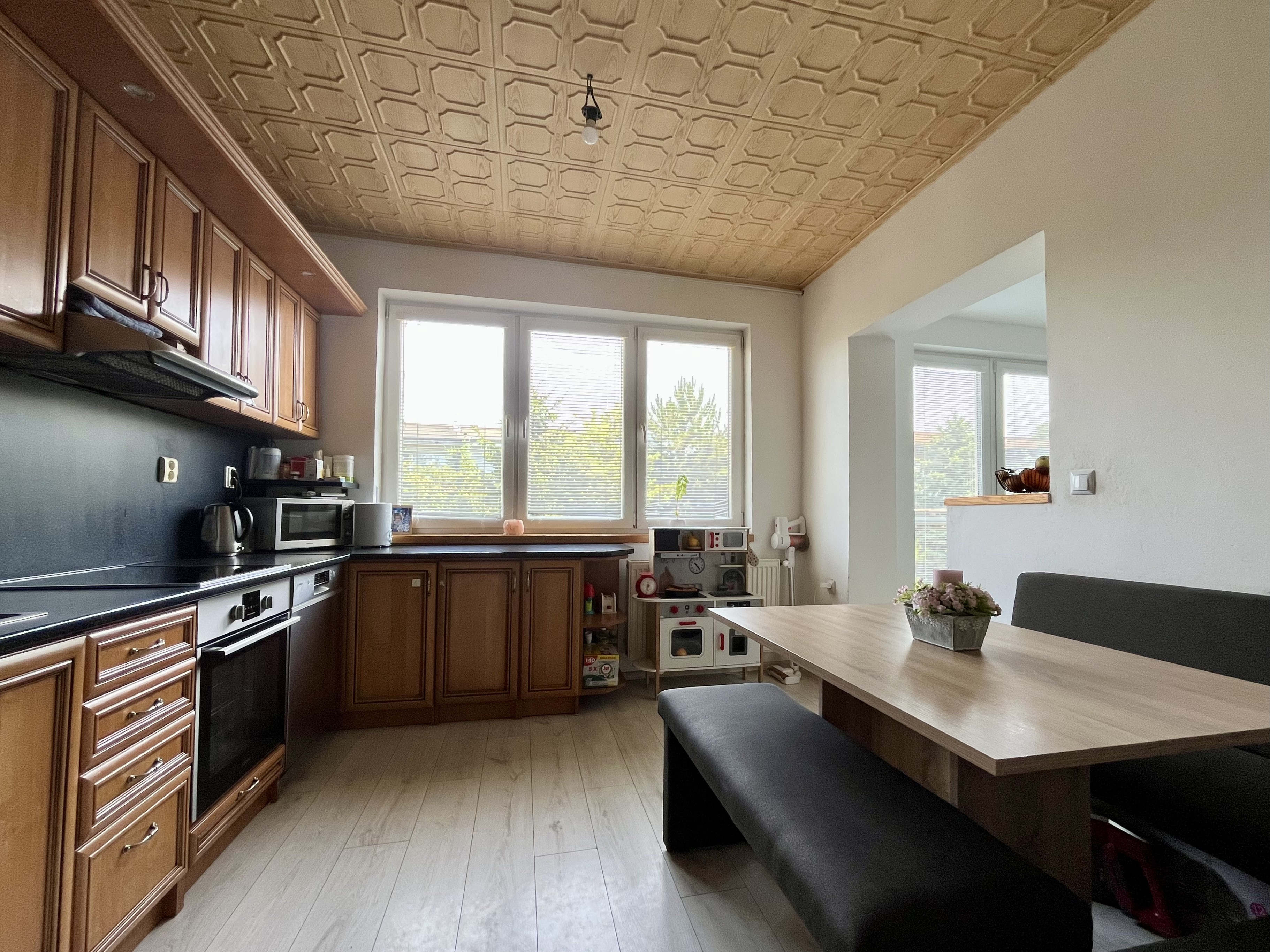 Wealth Group | Exkluzívne ponúka 3-izbový 71,2 m2 - tehlový byt s garážou, vlastnou záhradou - Šalgočka, okr.Galanta