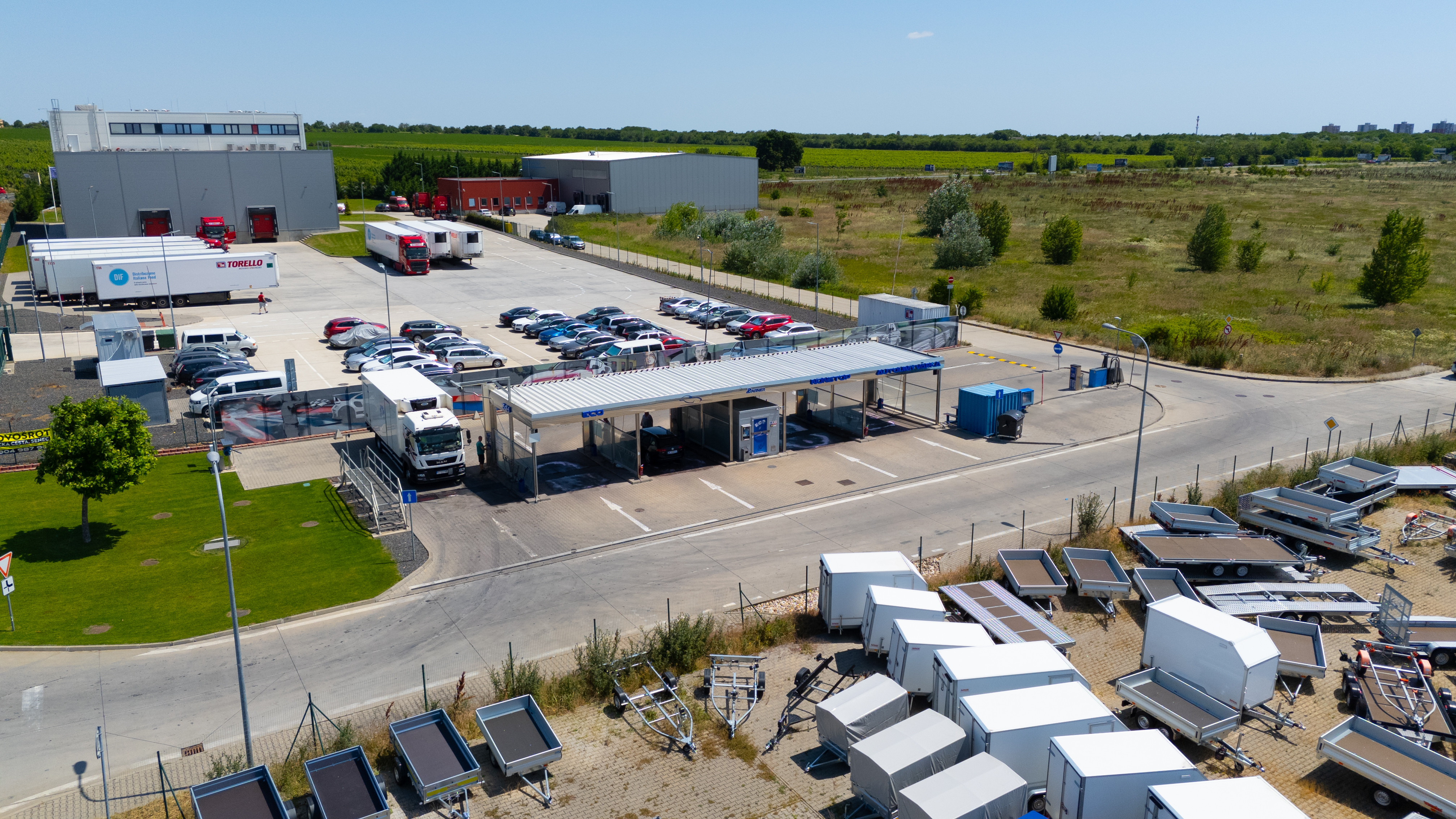 Na predaj zabehnutá samoobslušná autoumývarka