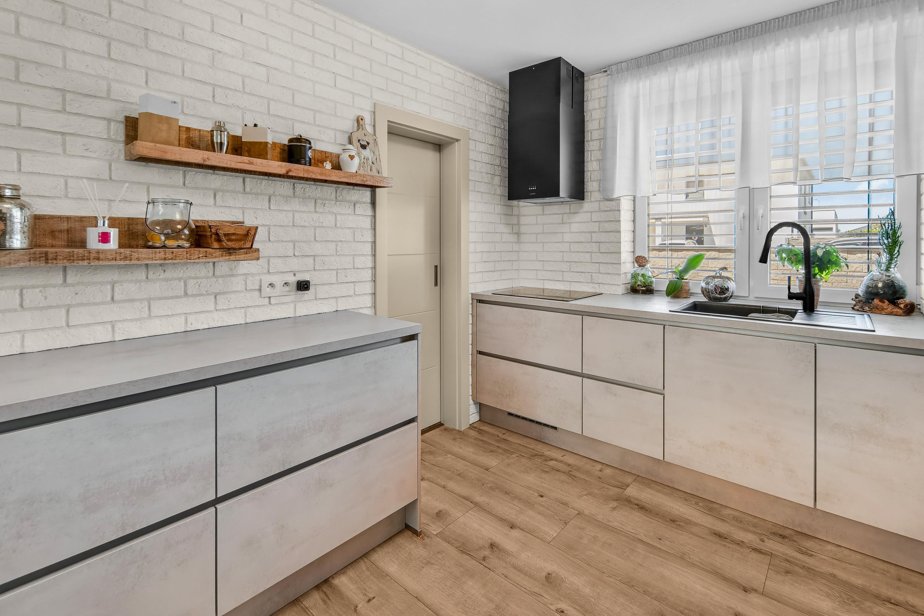 NA PREDAJ unikátny, samostatný 4-iz Rodinný dom priamo v DS