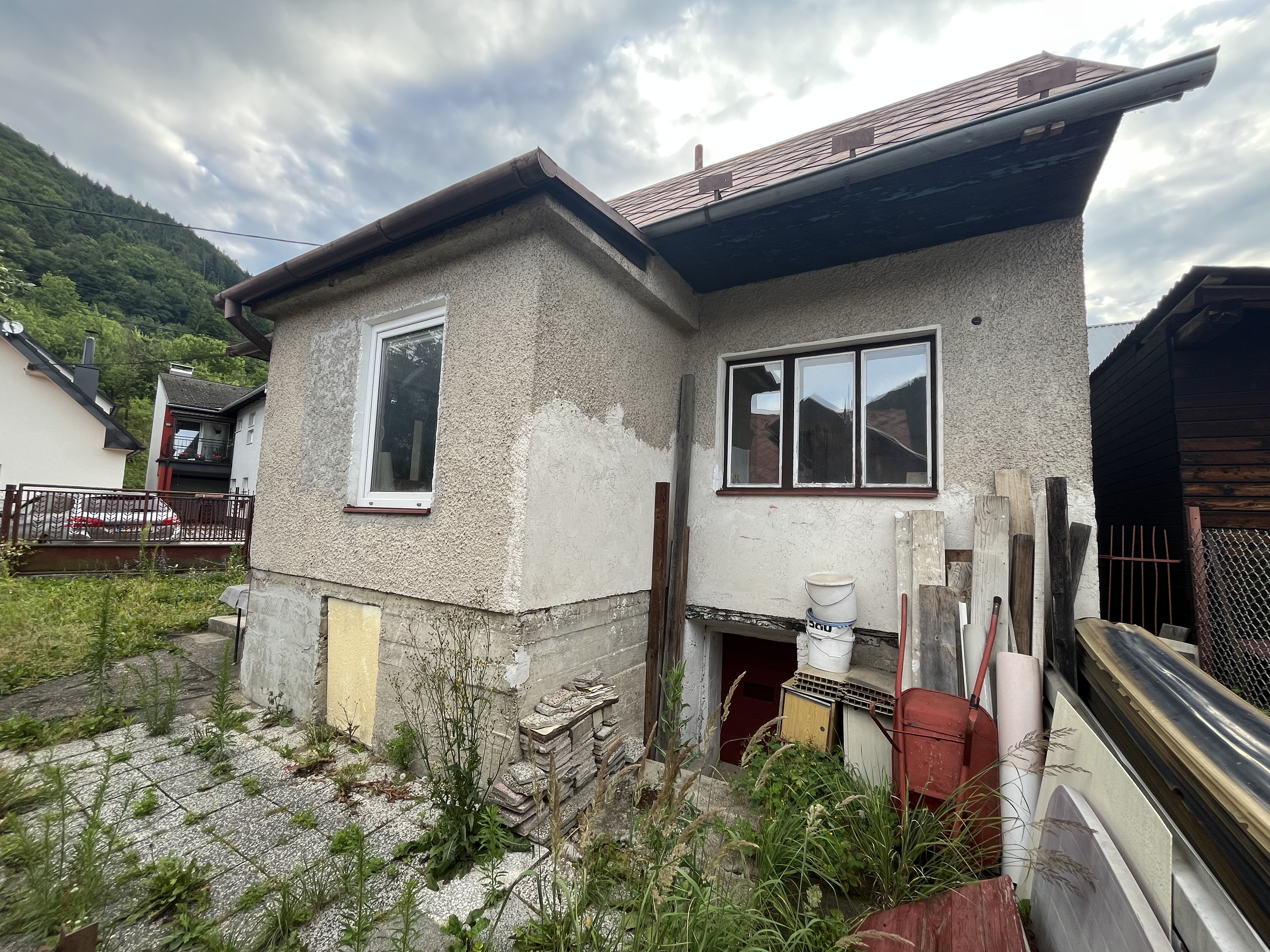 Wealth | Group - ponúka na predaj menší víkendový dom v Rudinke, okr.Kysucké Nové Mesto