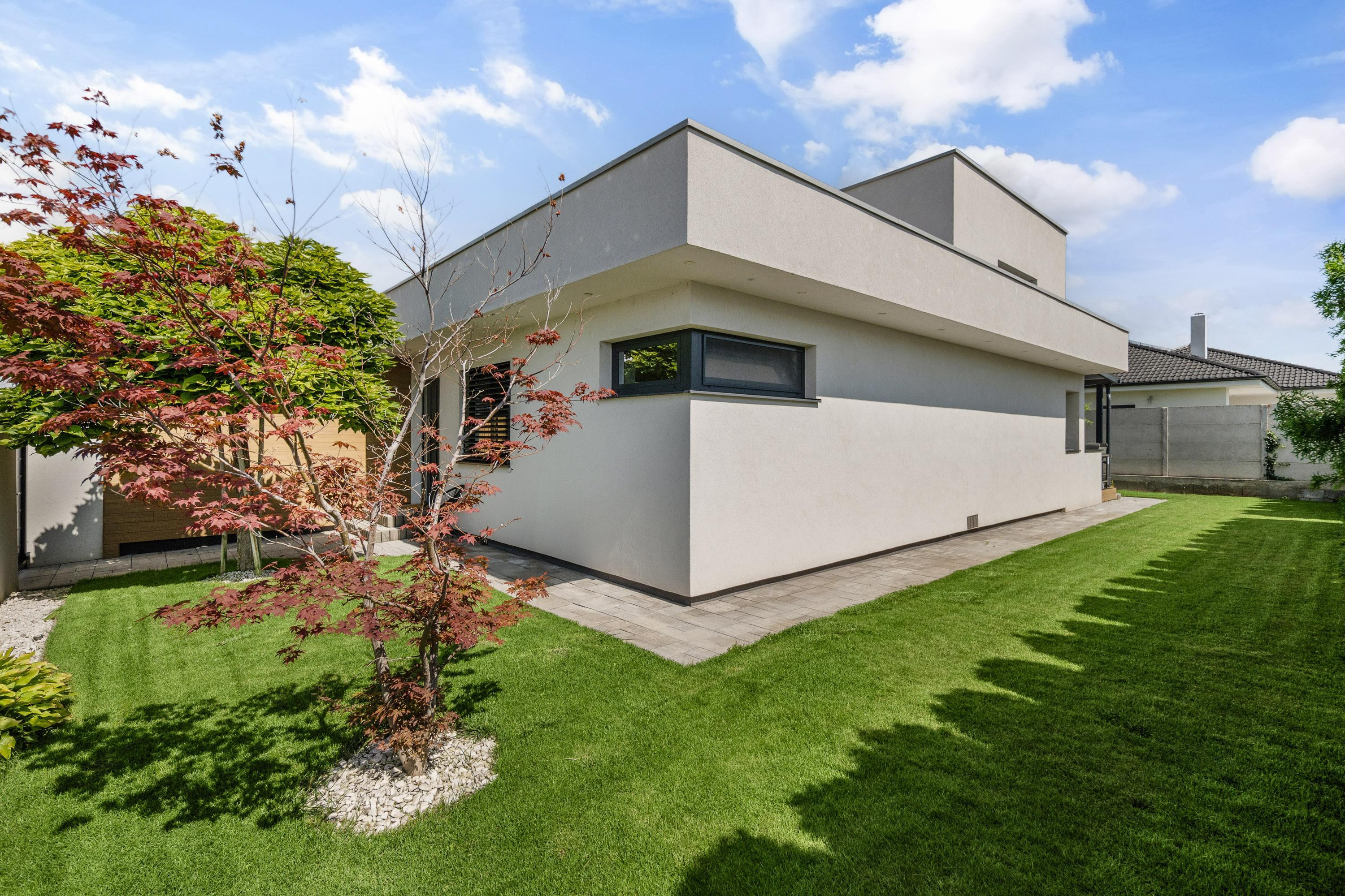 Senec (časť Malý Biel) - na predaj nadštandardný 4 izbový RD v tichej lokalite, s otvorenou galériou