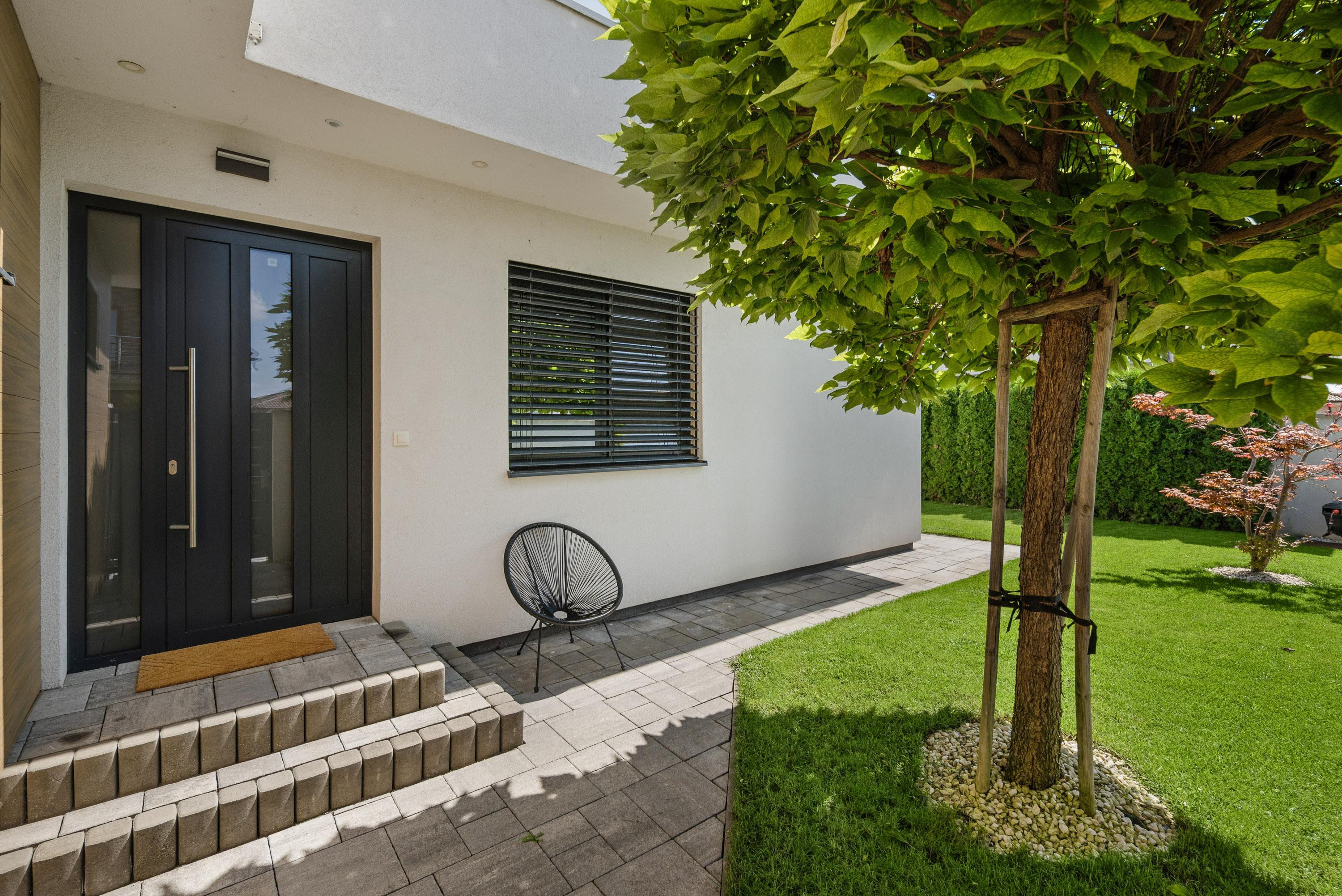 Senec (časť Malý Biel) - na predaj nadštandardný 4 izbový RD v tichej lokalite, s otvorenou galériou