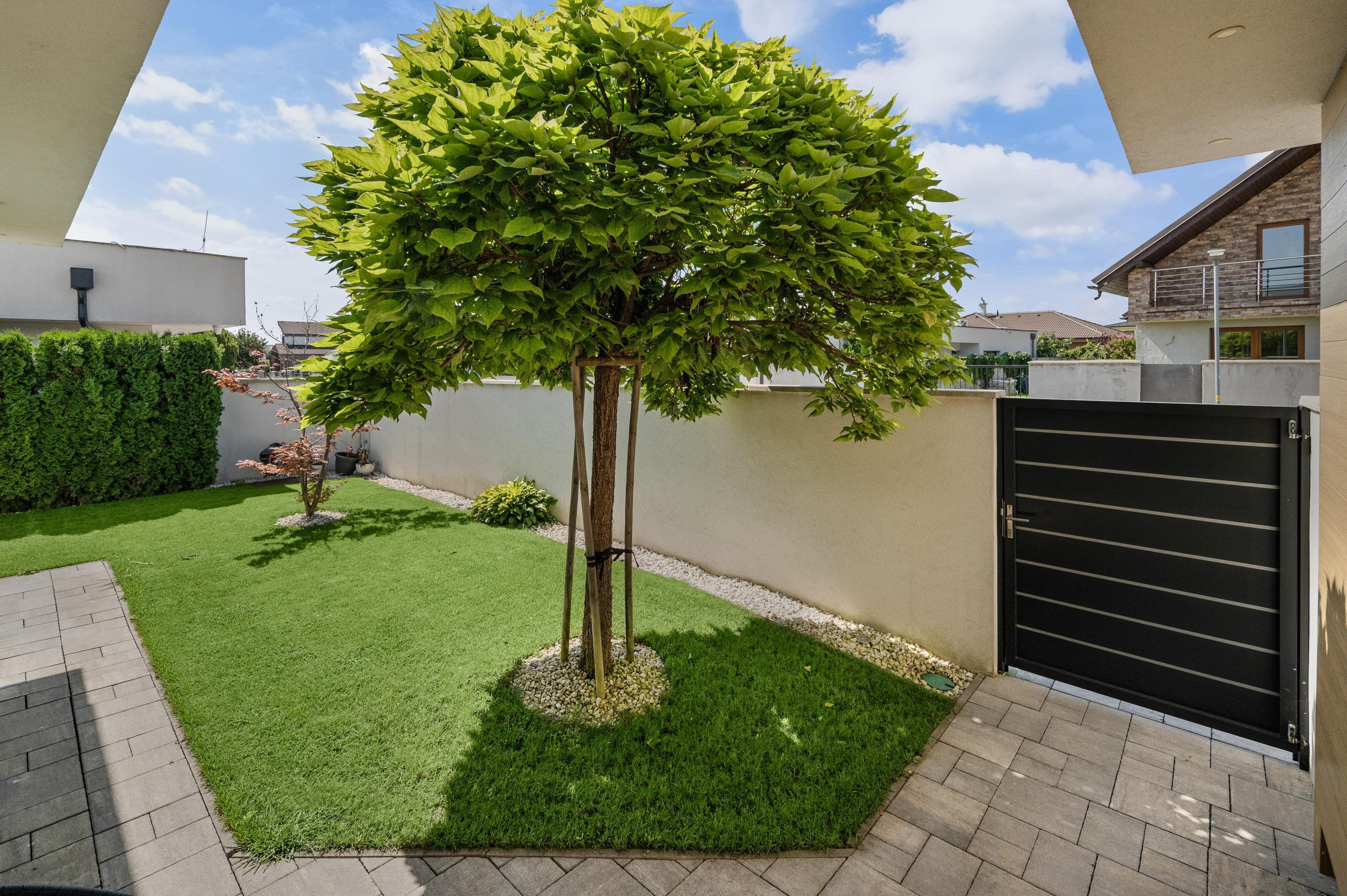 Senec (časť Malý Biel) - na predaj nadštandardný 4 izbový RD v tichej lokalite, s otvorenou galériou