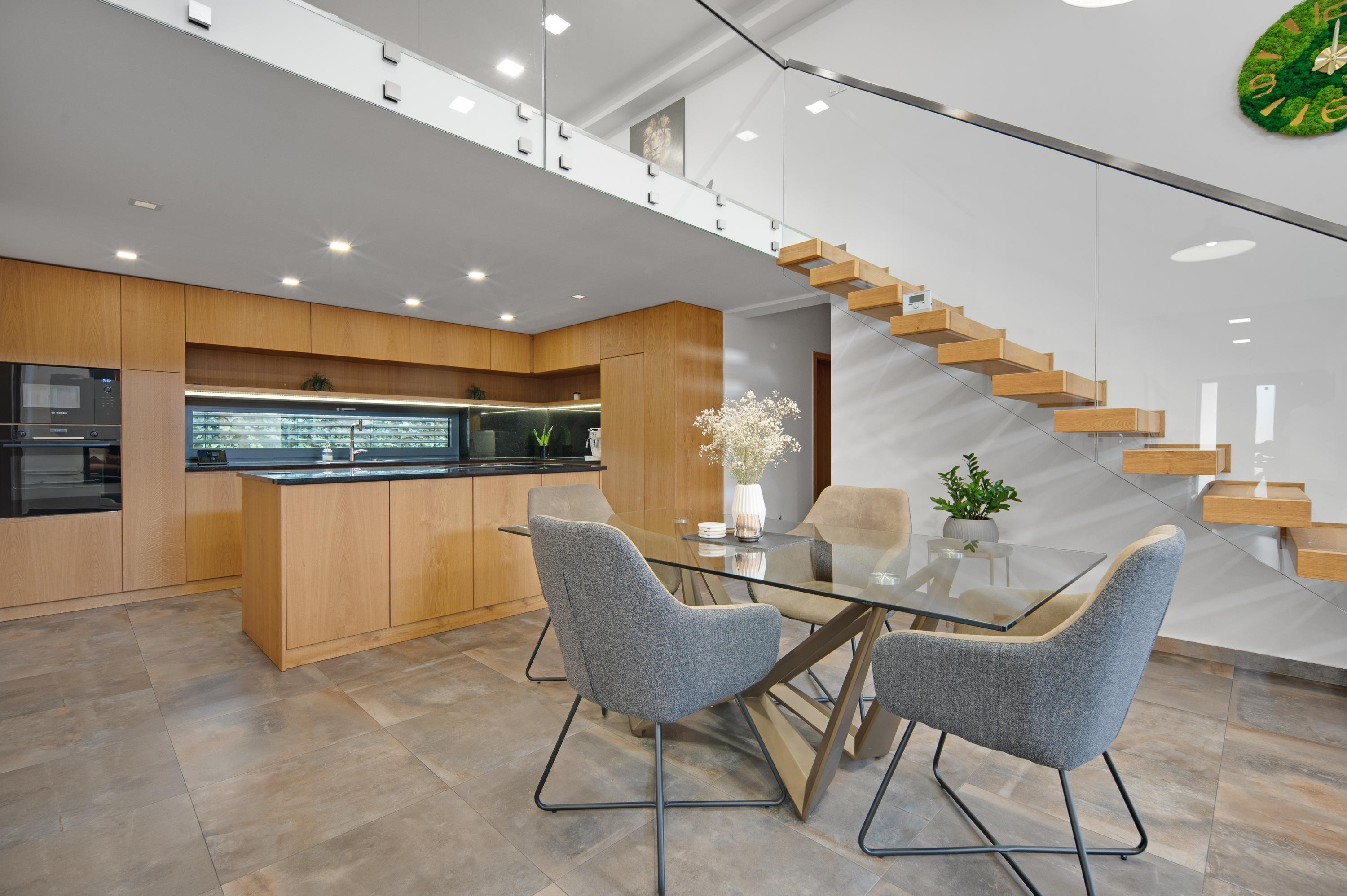 Senec (časť Malý Biel) - na predaj nadštandardný 4 izbový RD v tichej lokalite, s otvorenou galériou