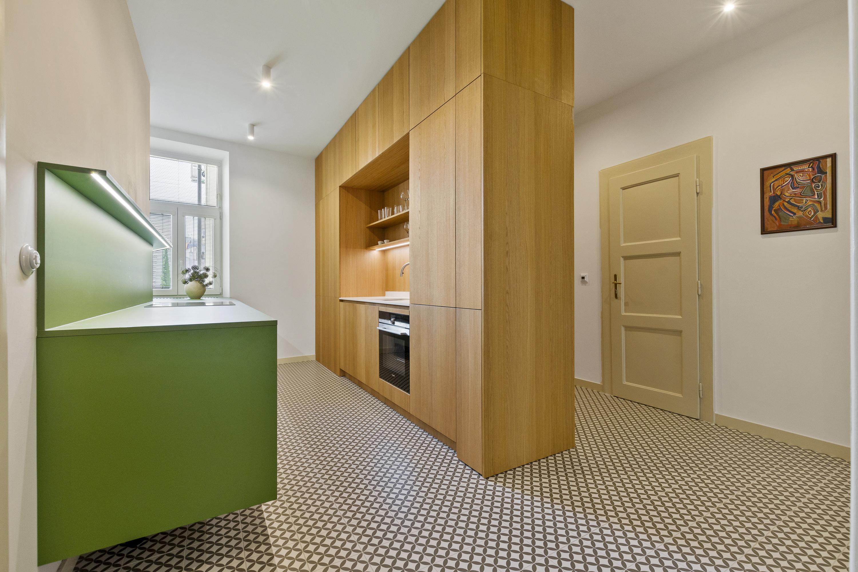 REZERVOVANÉ! Na PREDAJ: 3 izbový dizajnový byt (104 m2) s dušou v Starom Meste – Heydukova, Bratislava