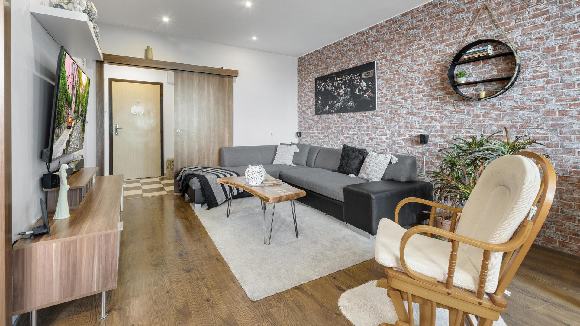 Priestranný 3-izbový byt v Senci na predaj, Kysucká ulica