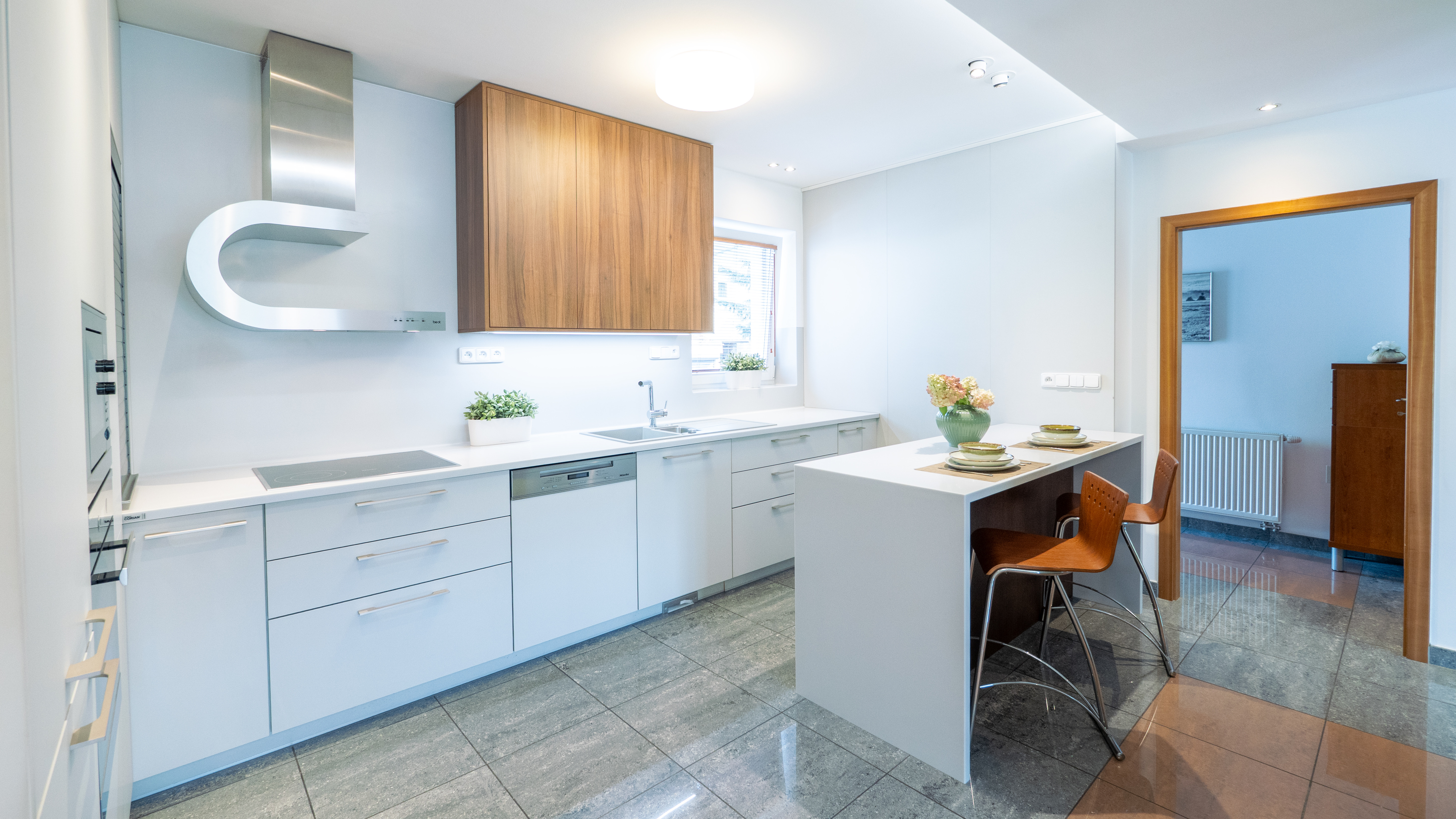 Exkluzívne na PREDAJ: Priestranný 4-podlažný rodinný dom (183 m2) v obľúbenej lokalite Ľudová štvrť, Pohronská ulica, Bratislava – Nové Mesto