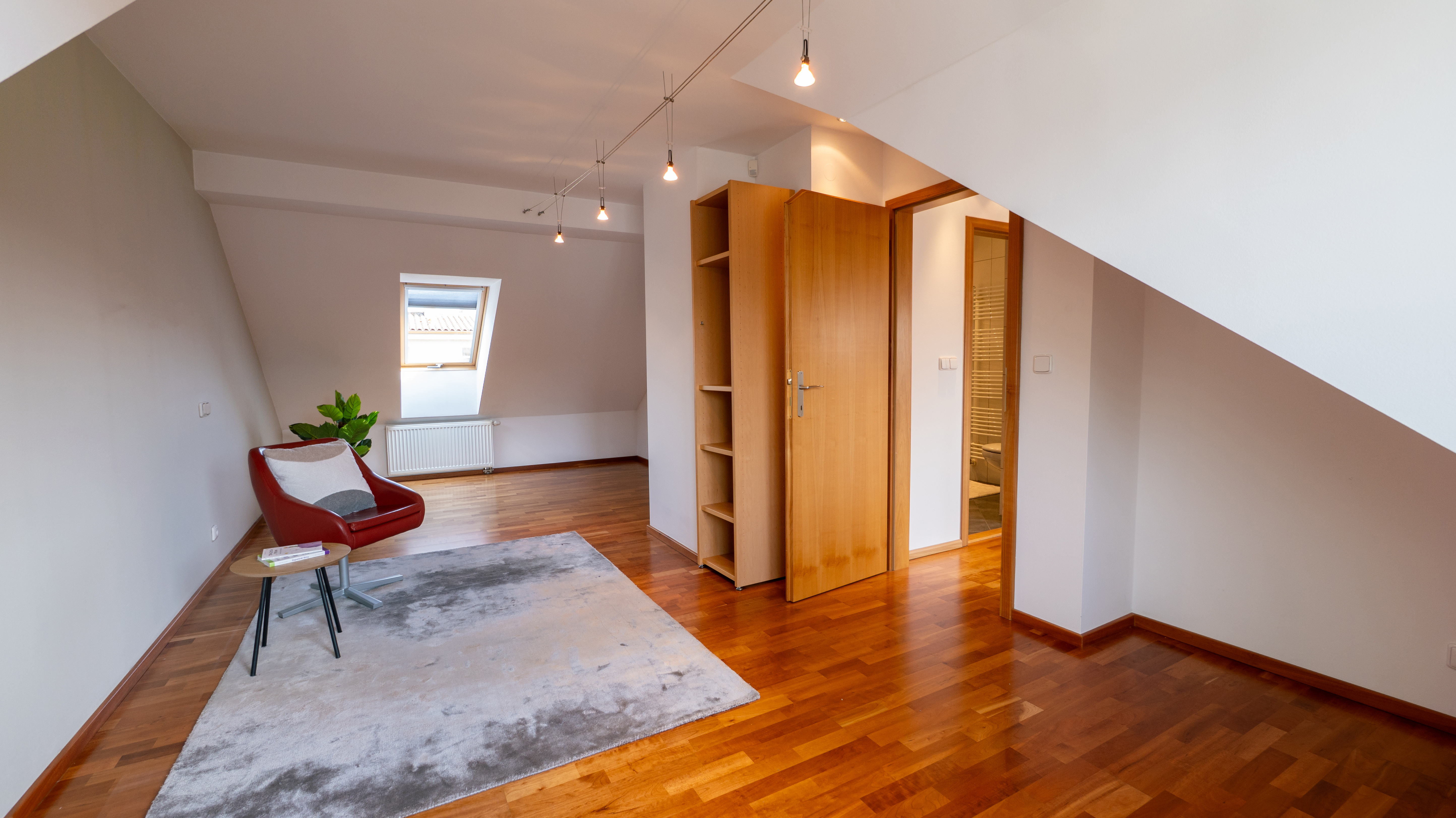 Exkluzívne na PREDAJ: Priestranný 4-podlažný rodinný dom (183 m2) v obľúbenej lokalite Ľudová štvrť, Pohronská ulica, Bratislava – Nové Mesto