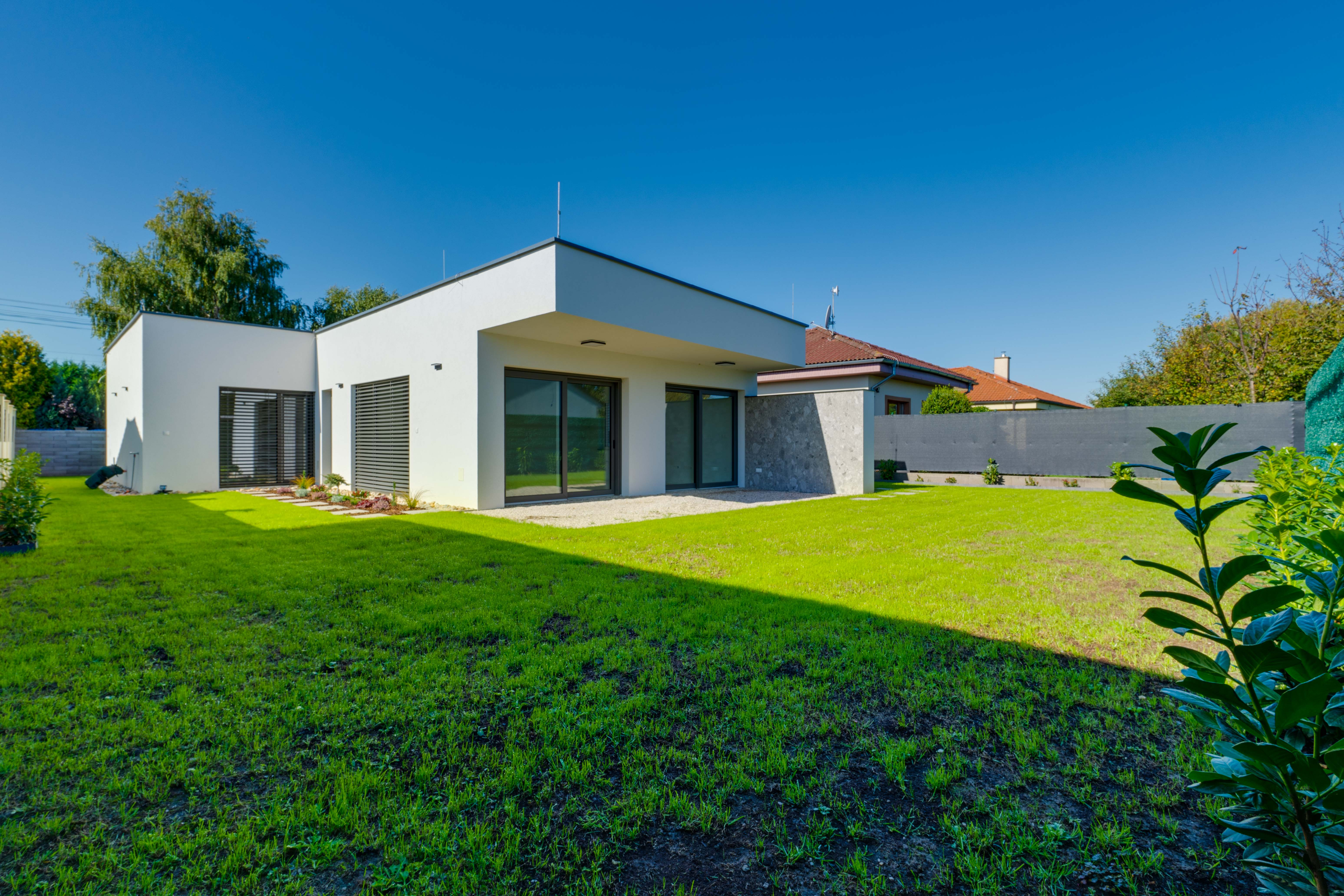 Tureň, okr. Senec – NA PREDAJ NOVOSTAVBA –  tehlový 4 izbový, samostatne stojací, nízkoenergetický rodinný dom