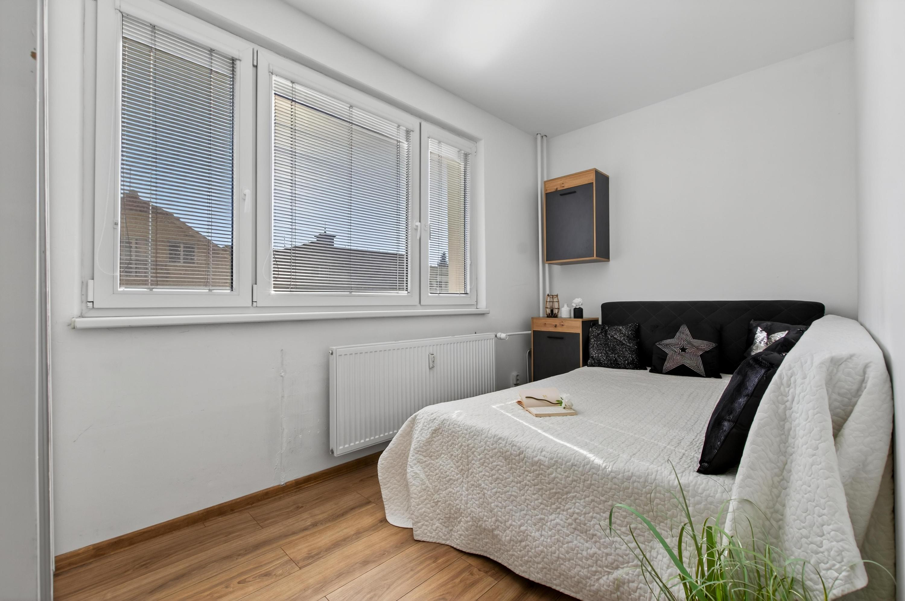 Senec - NA PREDAJ čiastočne prerobený 1,5 izbový byt, hneď pri pešej zóne v centre mesta.