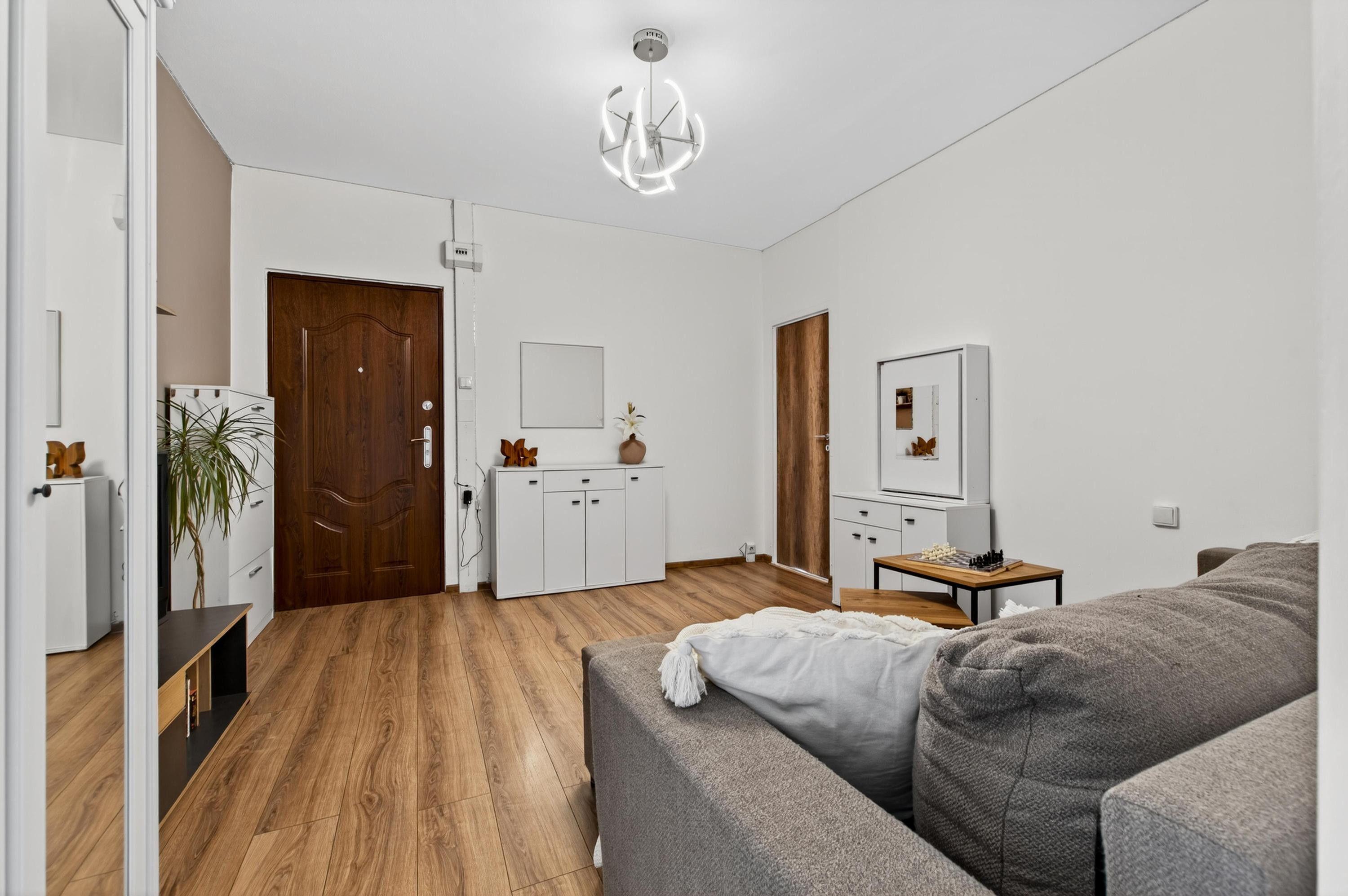 Senec - NA PREDAJ čiastočne prerobený 1,5 izbový byt, hneď pri pešej zóne v centre mesta.