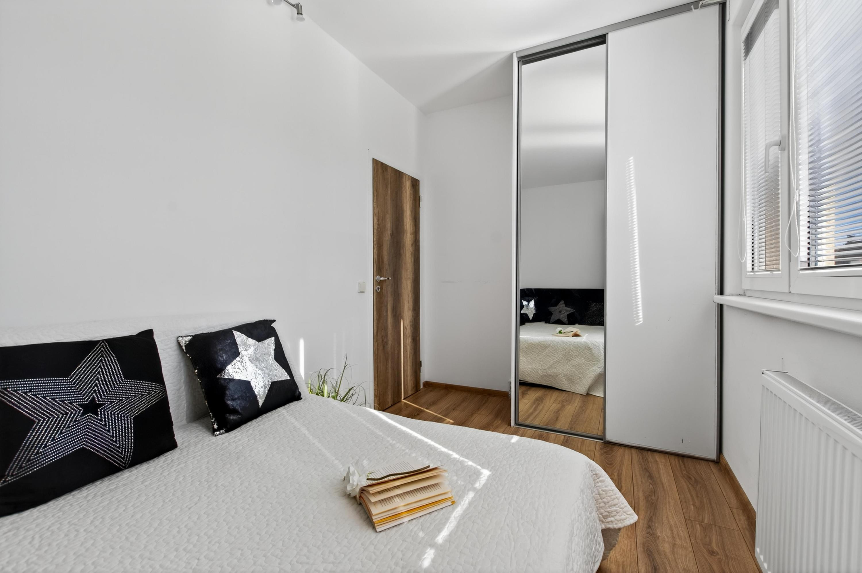 Senec - NA PREDAJ čiastočne prerobený 1,5 izbový byt, hneď pri pešej zóne v centre mesta.