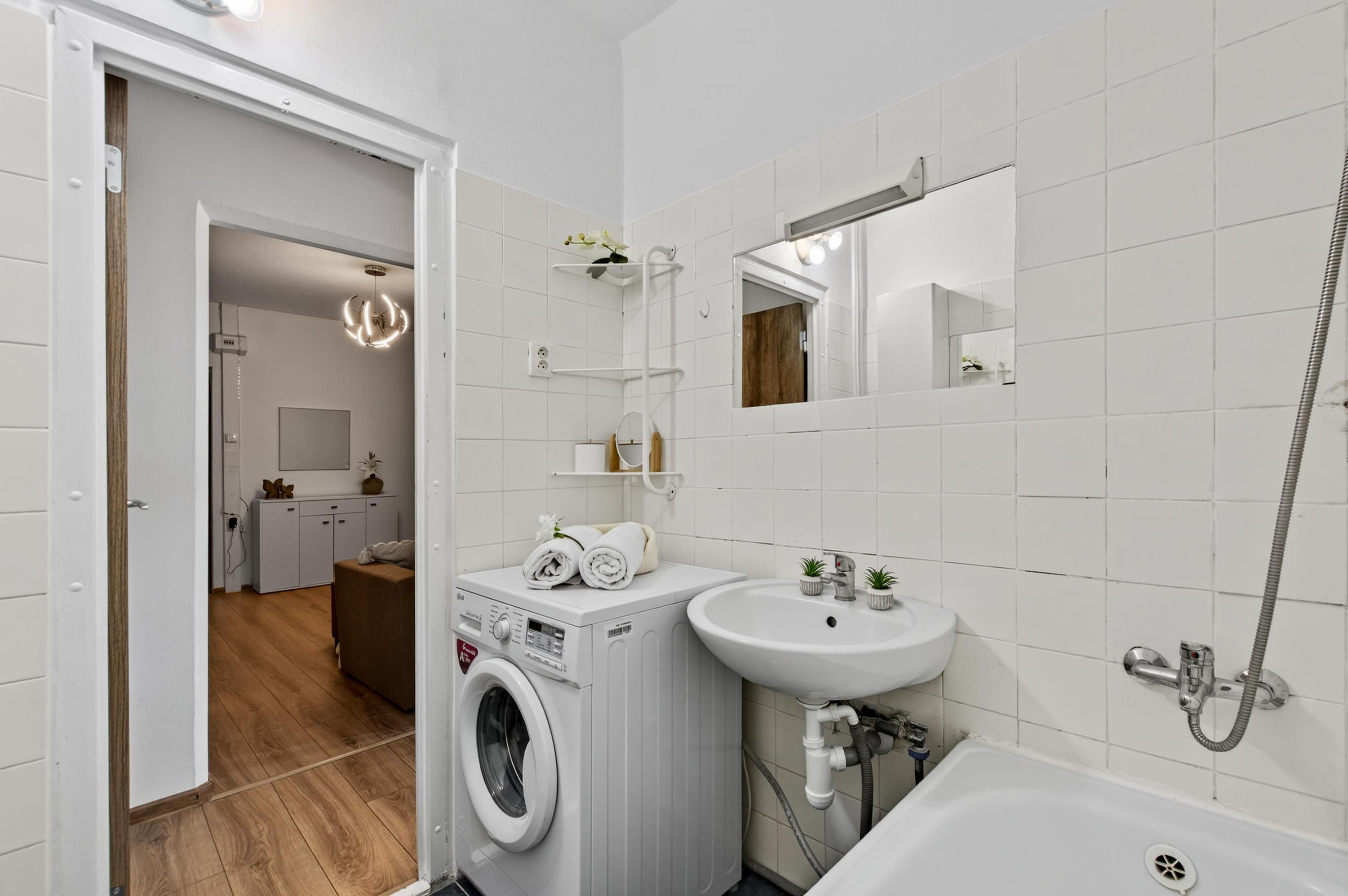 Senec - NA PREDAJ čiastočne prerobený 1,5 izbový byt, hneď pri pešej zóne v centre mesta.