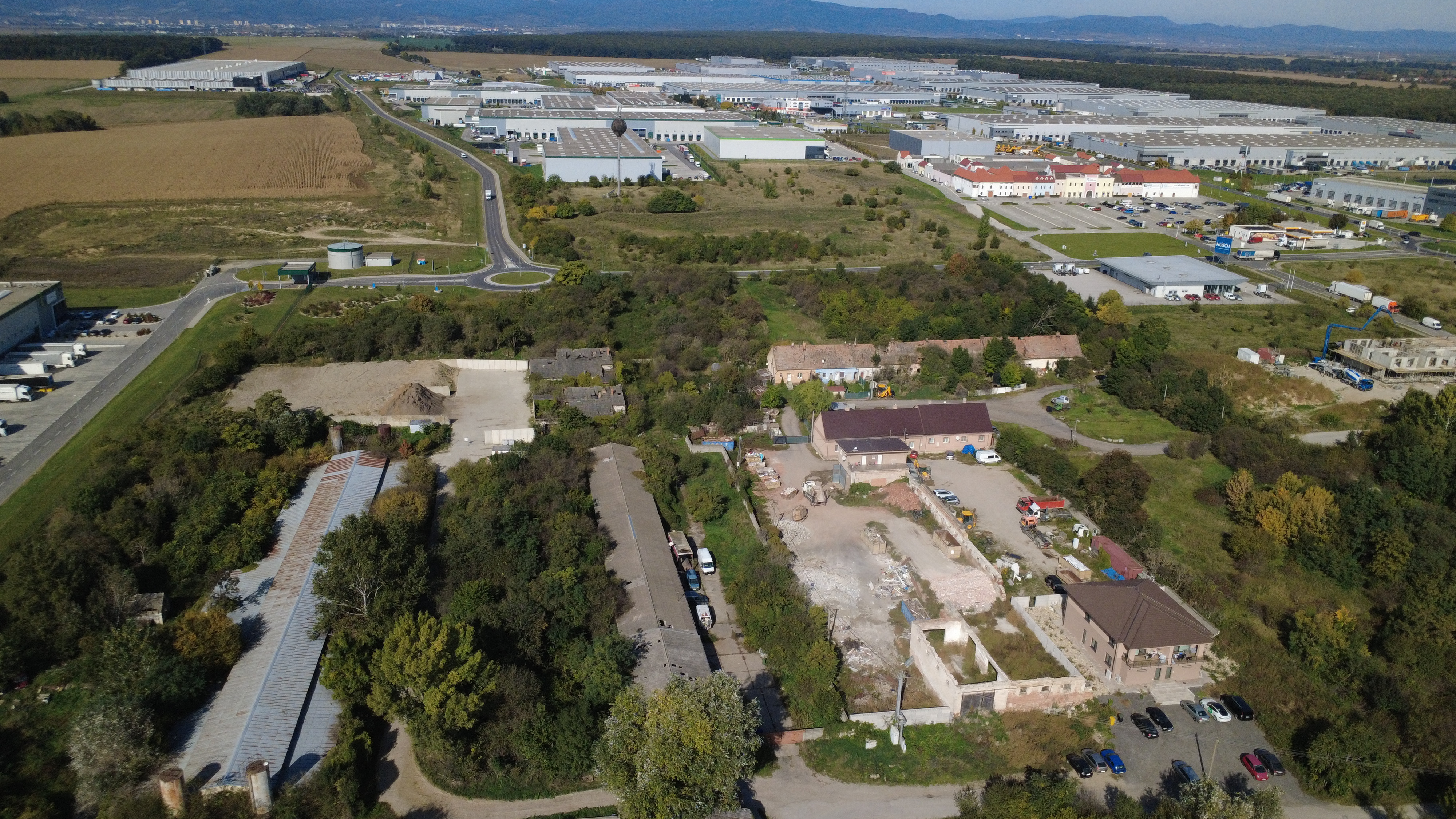 SENEC – NA PREDAJ výrobný a skladový objekt v komerčnej - priemyselnej zóne (časť Horný dvor)