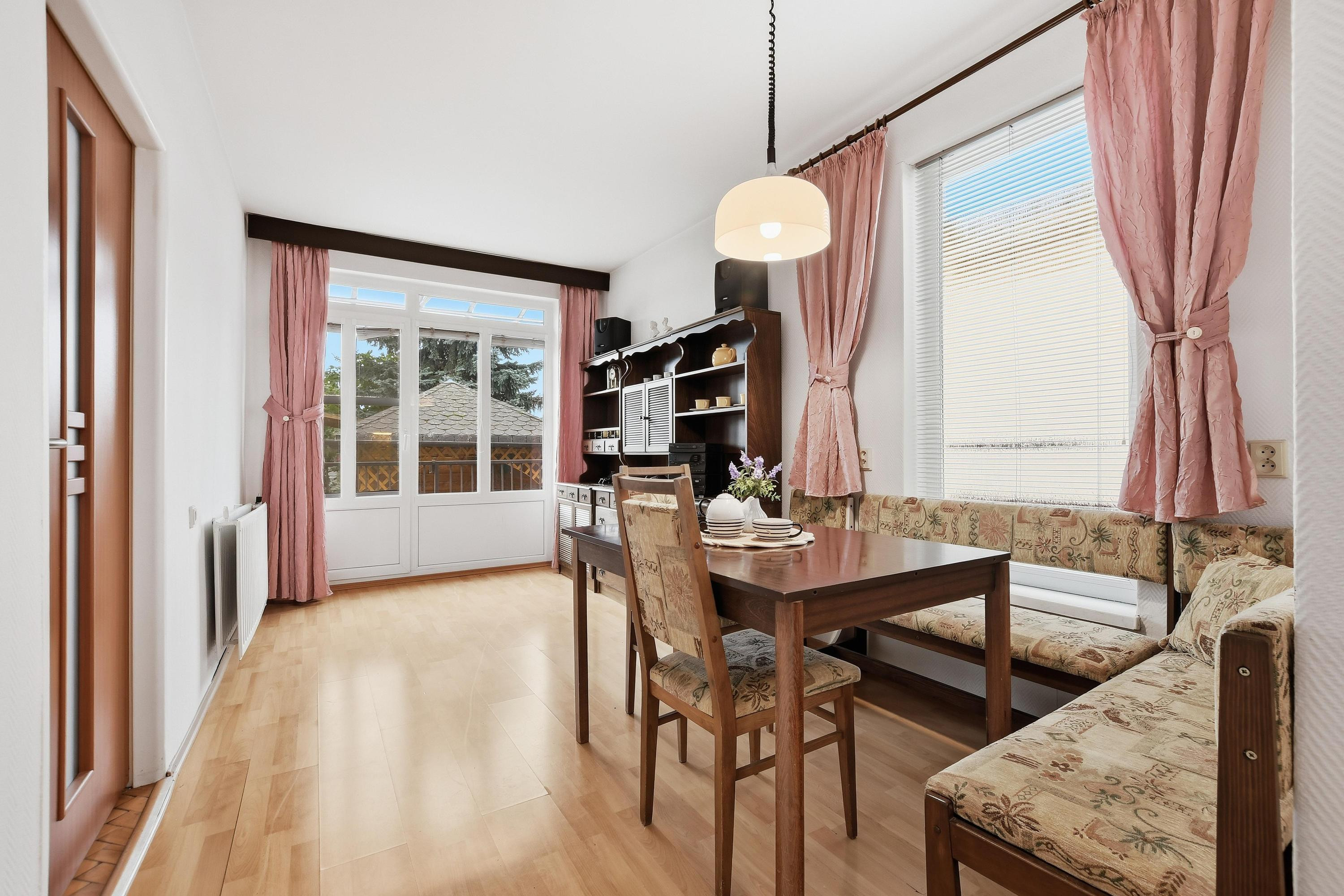 Na predaj 4 izbový rodinný dom v centre obce Tomášov