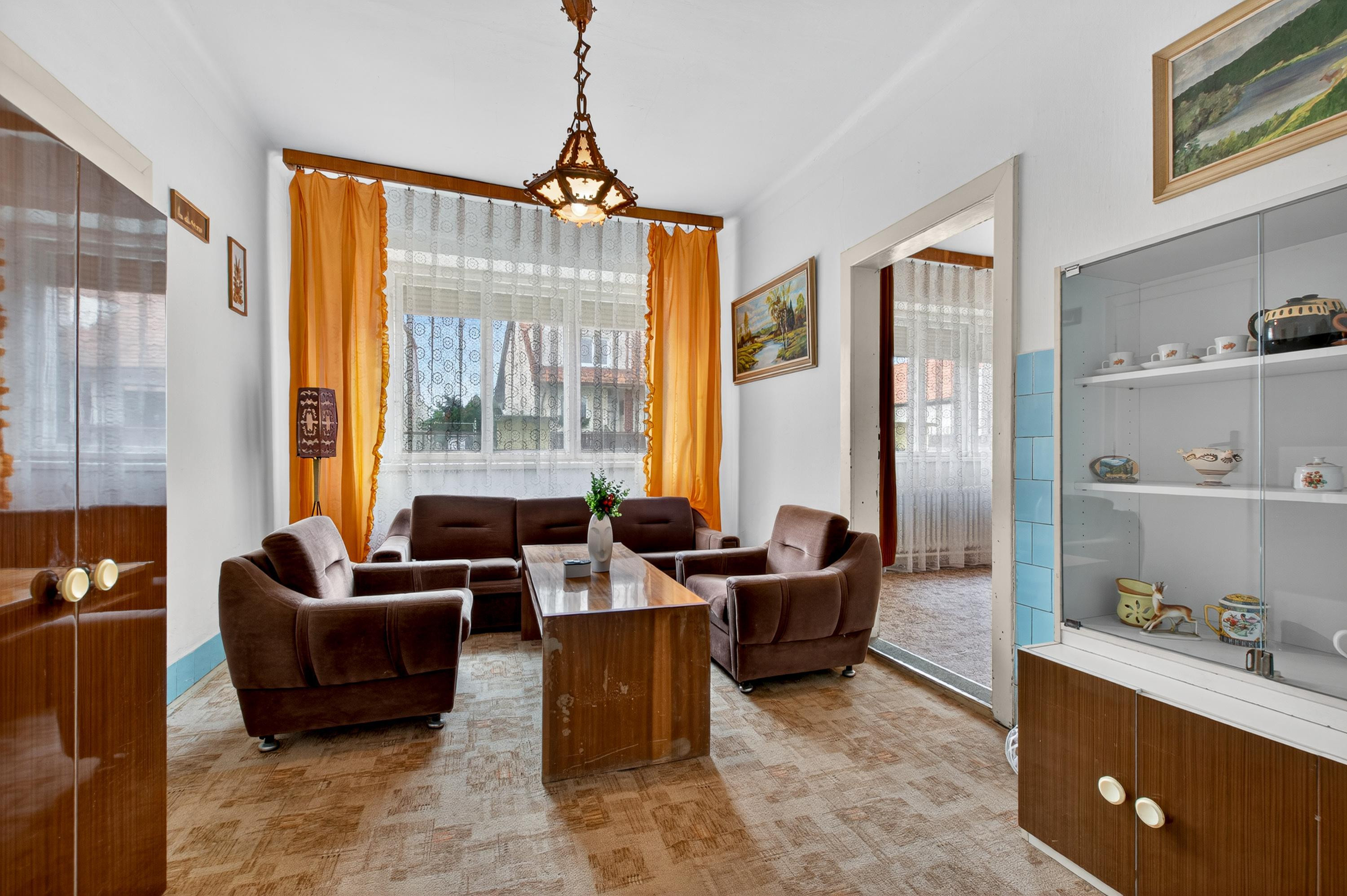 Na predaj - Rodinný dom v centre obce Tomášov s veľkým pozemkom