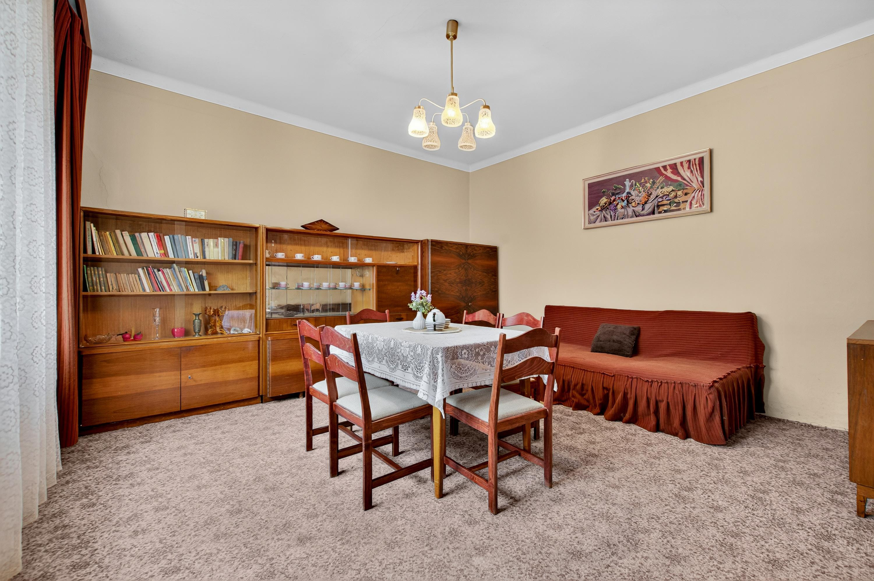 Na predaj - Rodinný dom v centre obce Tomášov s veľkým pozemkom