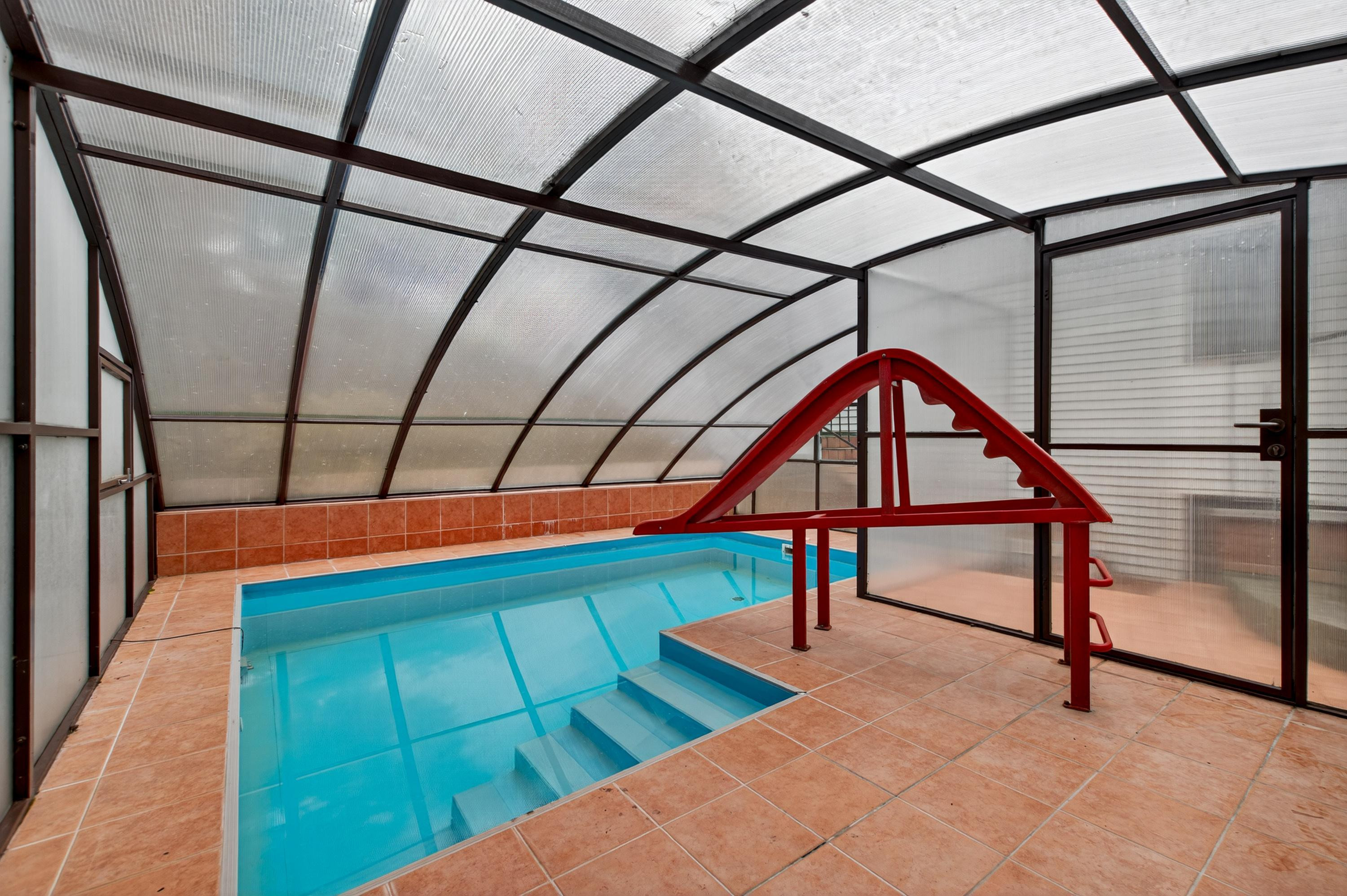 ZNÍŽENÁ CENA -   Priestranný 5-izbový rodinný dom s krytým bazénom v Modre – Harmónia