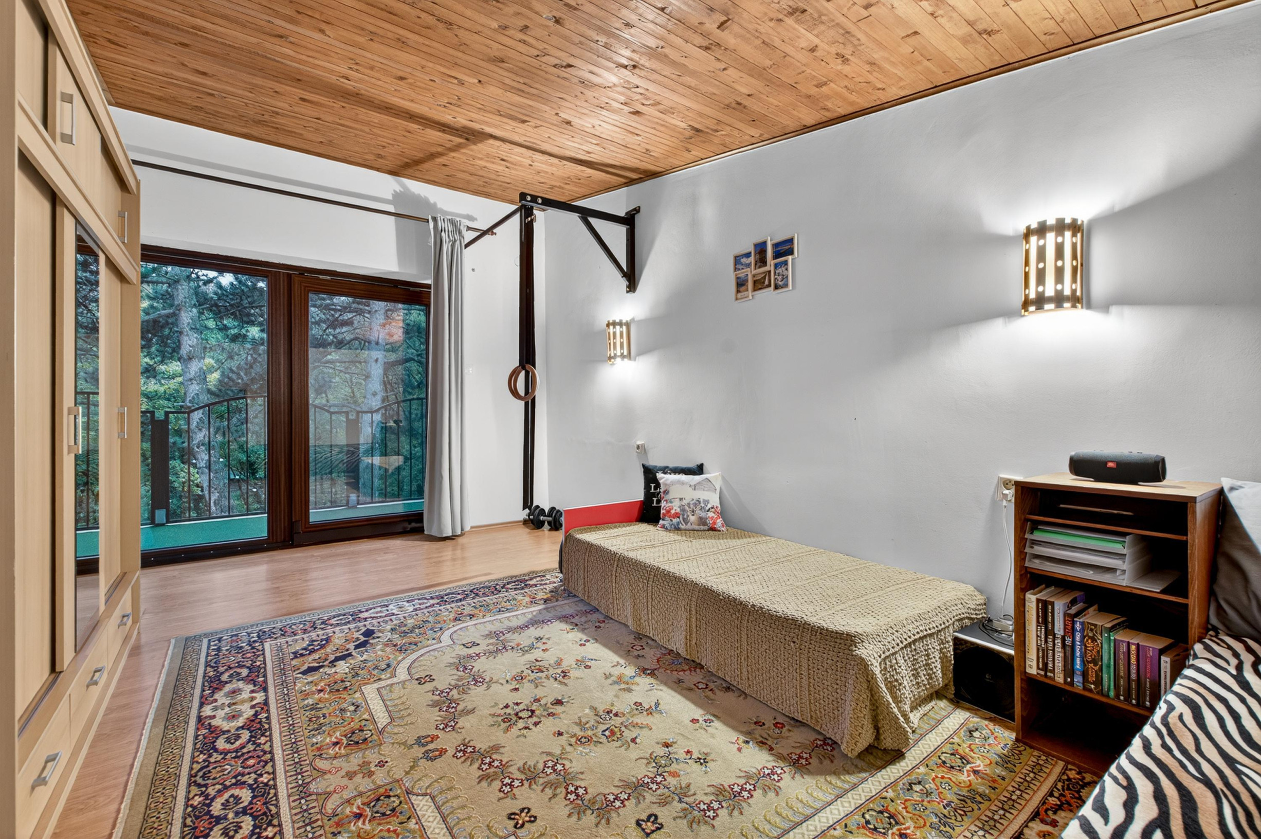 Rodinný dom v Modre – 5-izbový dom s bazénom a výhľadom do lesa