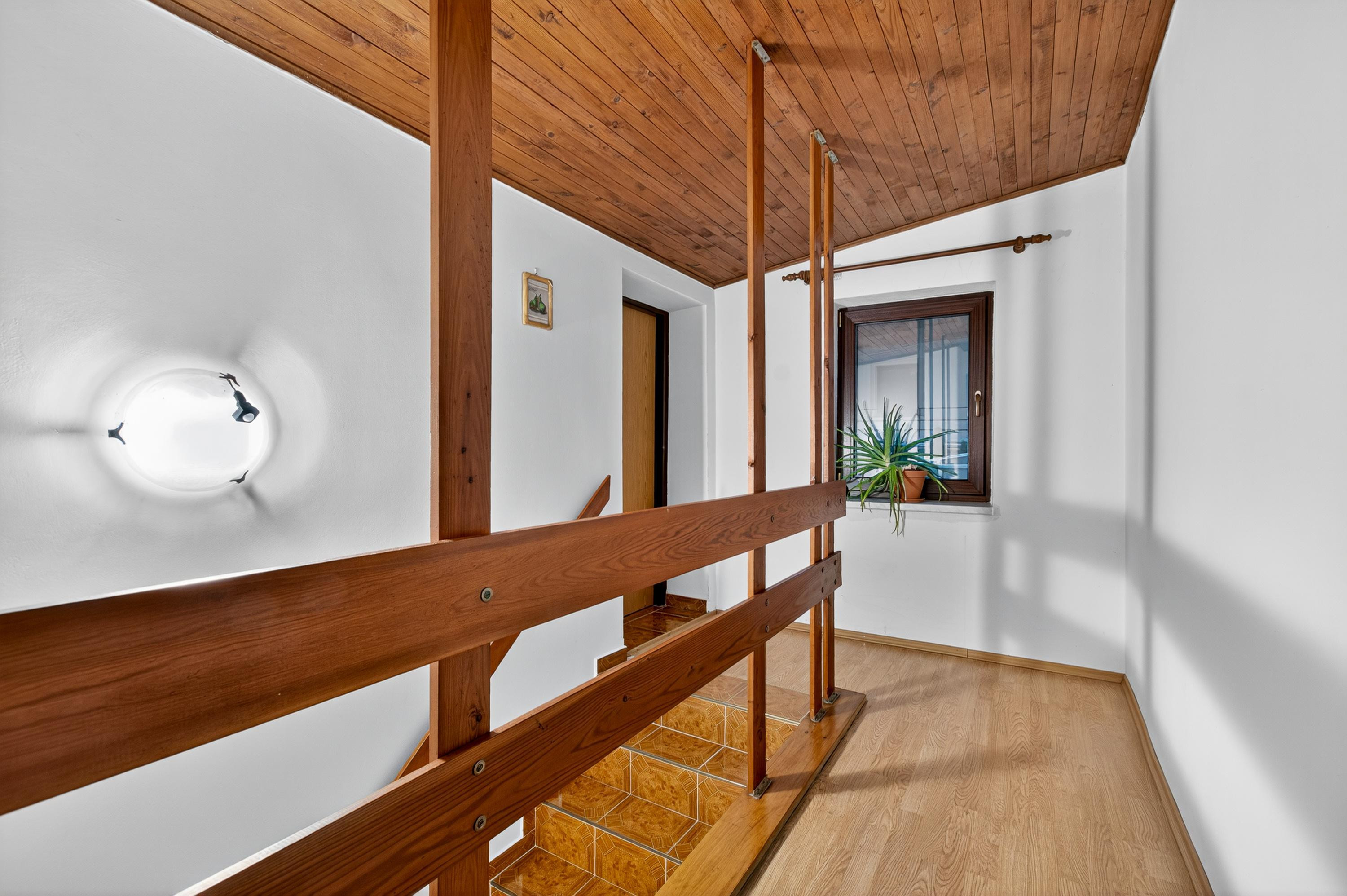 Na predaj -  Priestranný 5-izbový rodinný dom s krytým bazénom v Modre – Harmónia