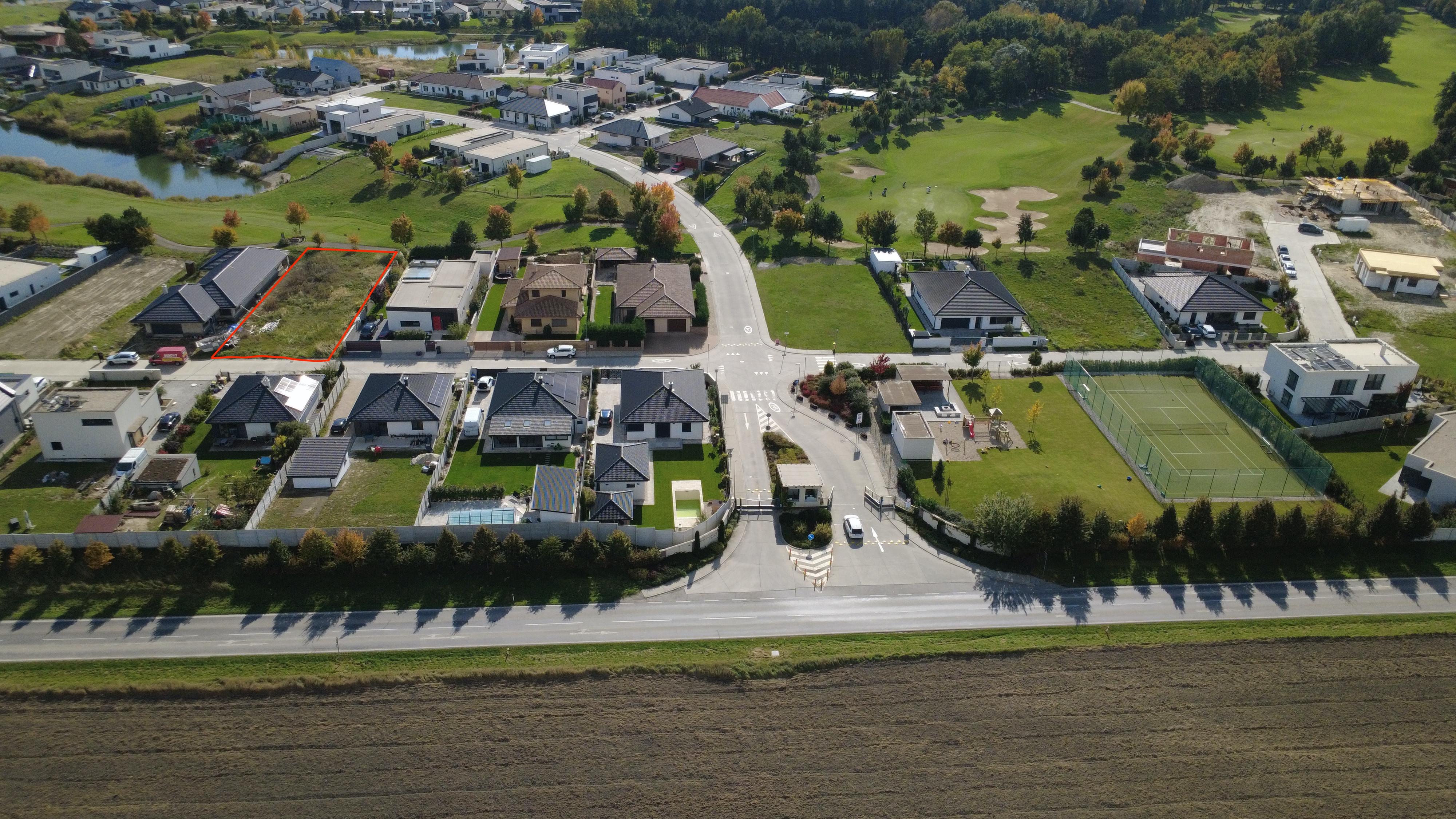 Hrubá Borša, okr. Senec – NA PREDAJ stavebný pozemok vo vyhľadávanom golfovom areáli Green Resort.