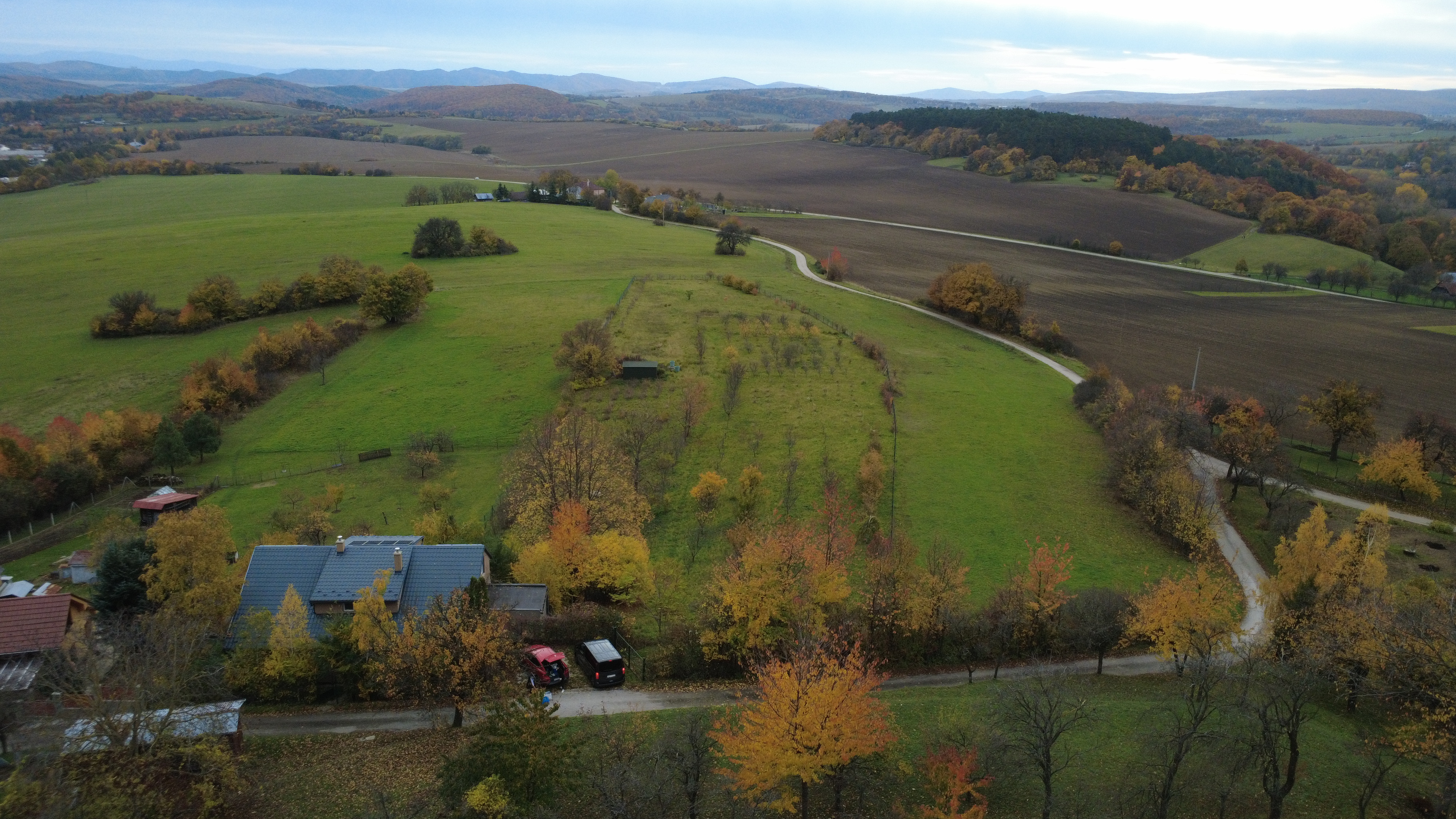 Na predaj priestranná 5-izbová chata s rozľahlým ovocným sadom v krásnej prírode v obci Stará Turá