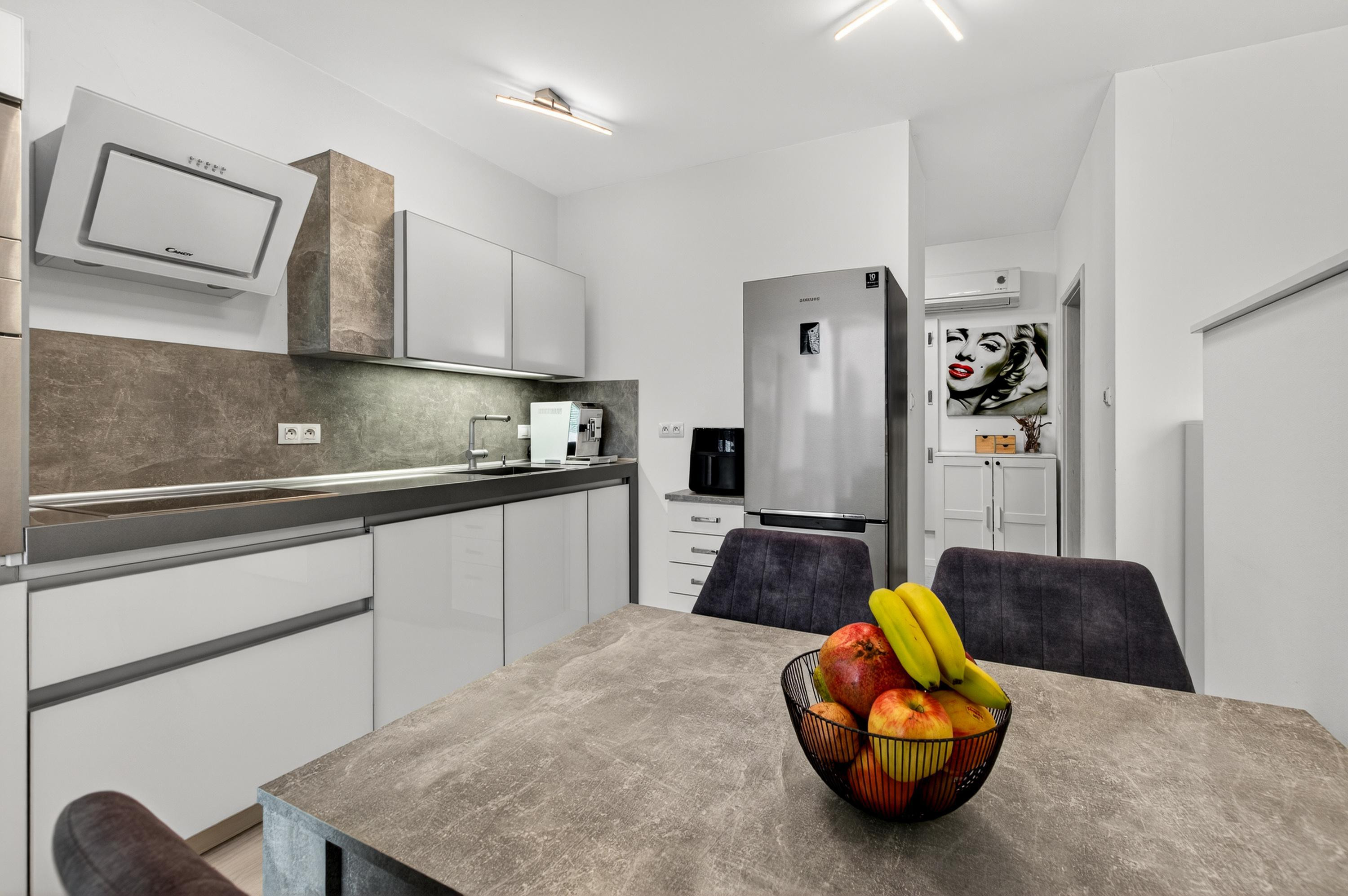 Na predaj 2-izbový byt so záhradkou a vlastným parkovacím miestom